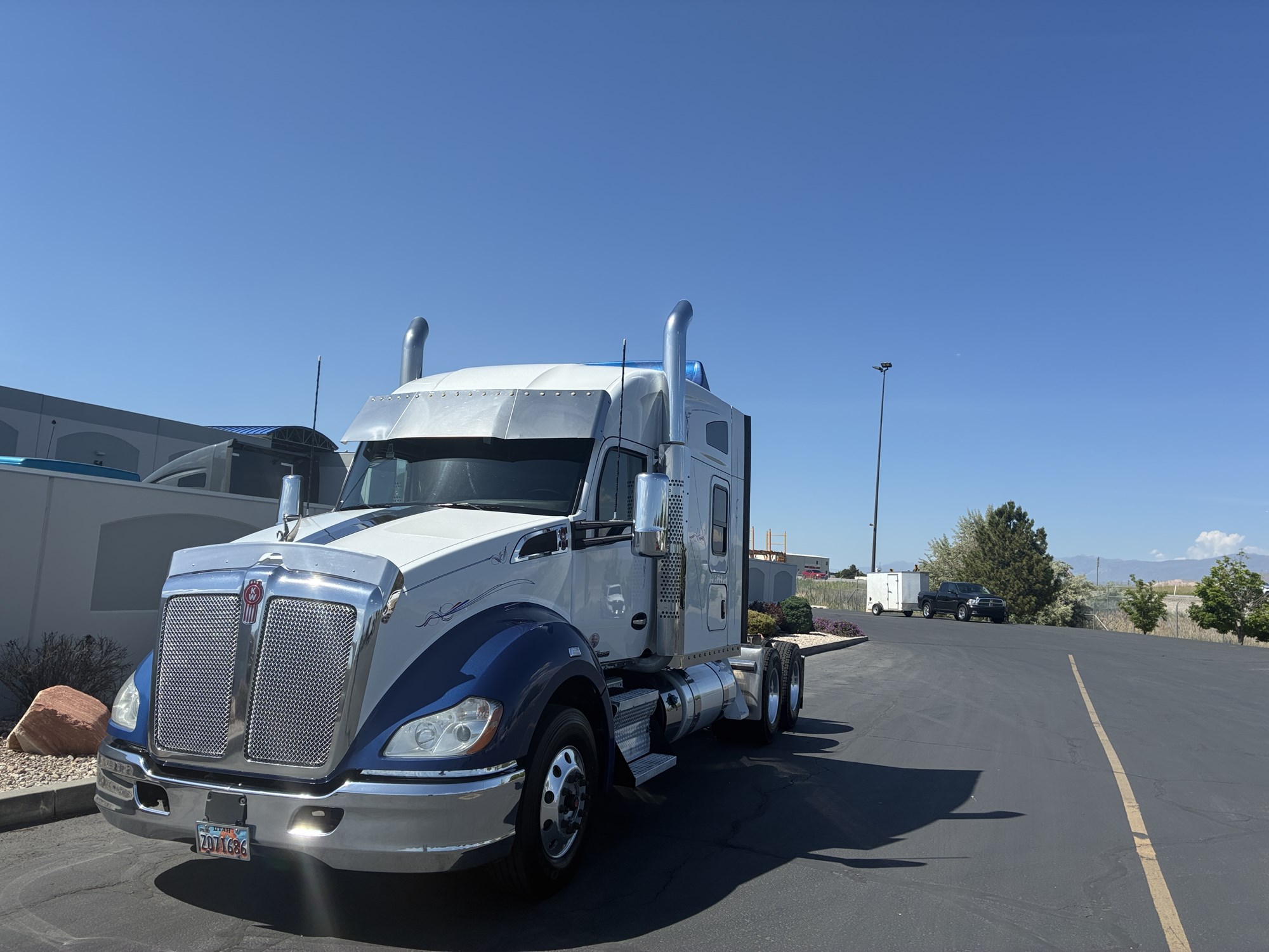 2020 Kenworth T680 2020 Kenworth T680 - image 2 of 6