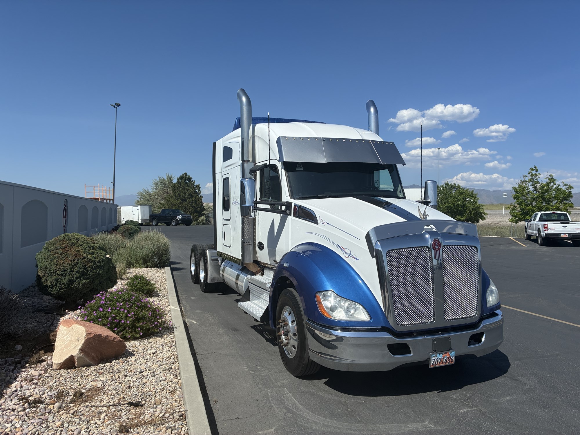 2020 Kenworth T680 2020 Kenworth T680 - image 4 of 6