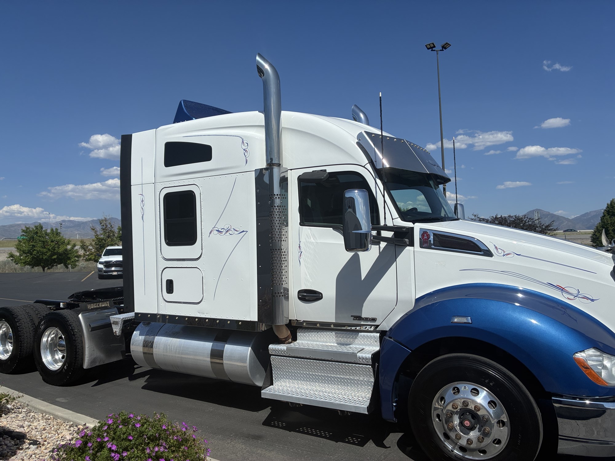 2020 Kenworth T680 2020 Kenworth T680 - image 5 of 6