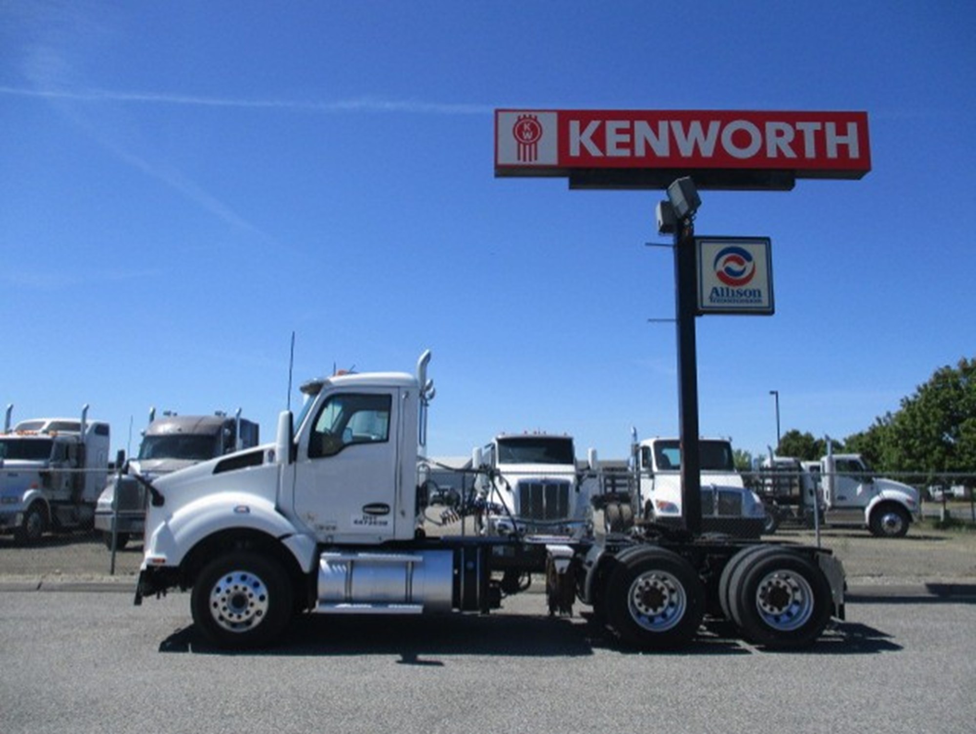 2020 Kenworth T880 2020 Kenworth T880 - image 2 of 6
