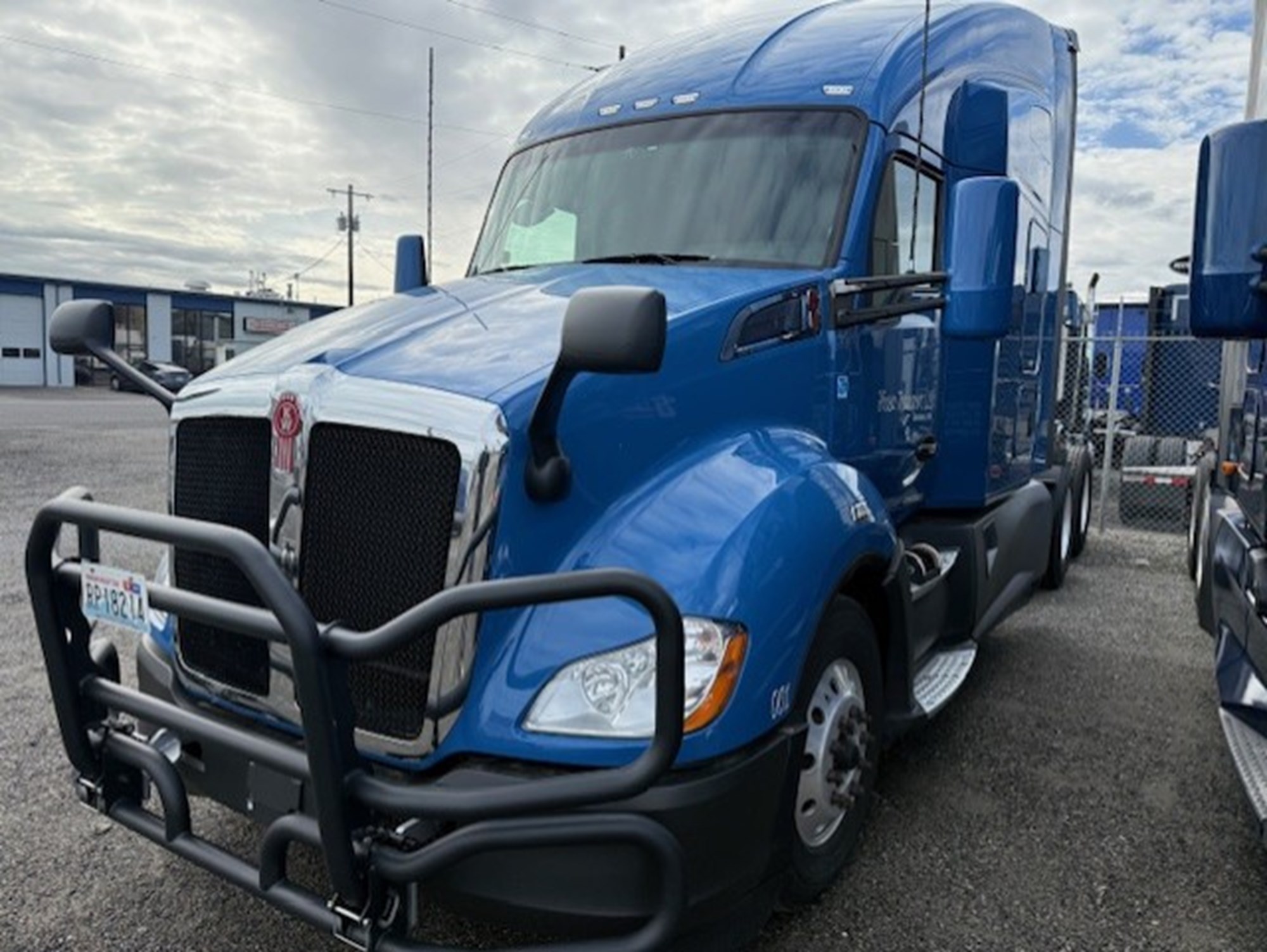 2021 Kenworth T680 2021 Kenworth T680 - image 1 of 6
