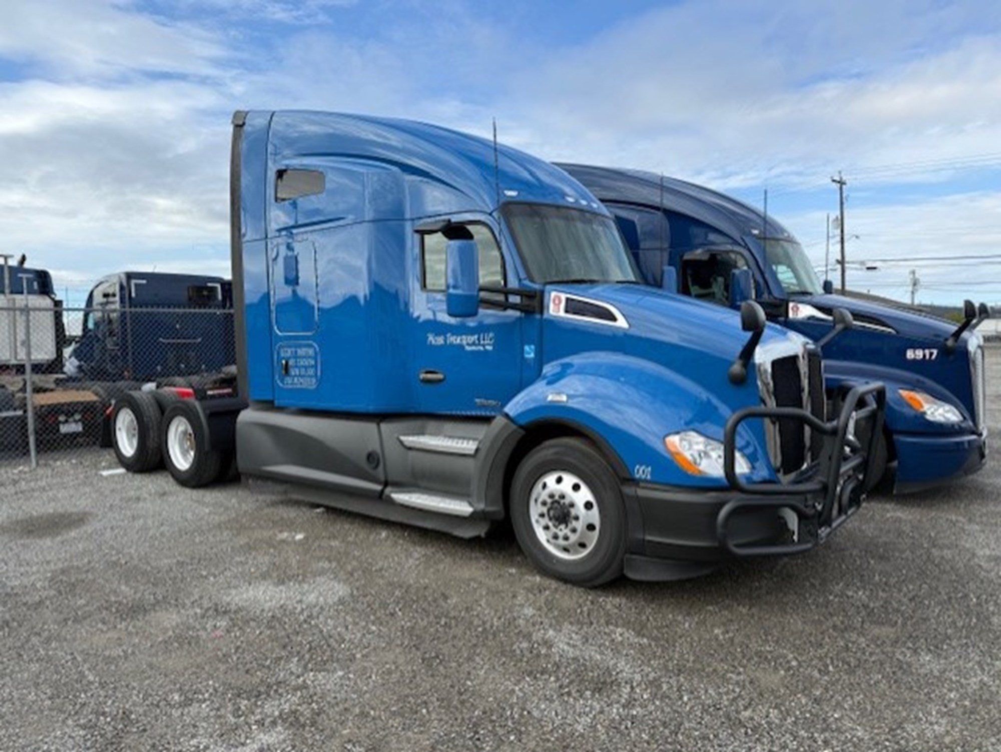 2021 Kenworth T680 2021 Kenworth T680 - image 2 of 6