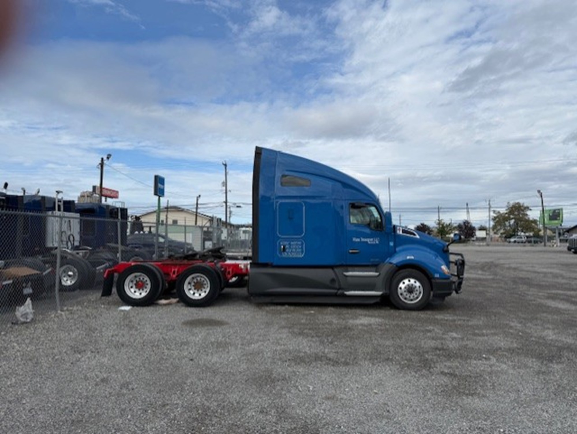 2021 Kenworth T680 2021 Kenworth T680 - image 3 of 6