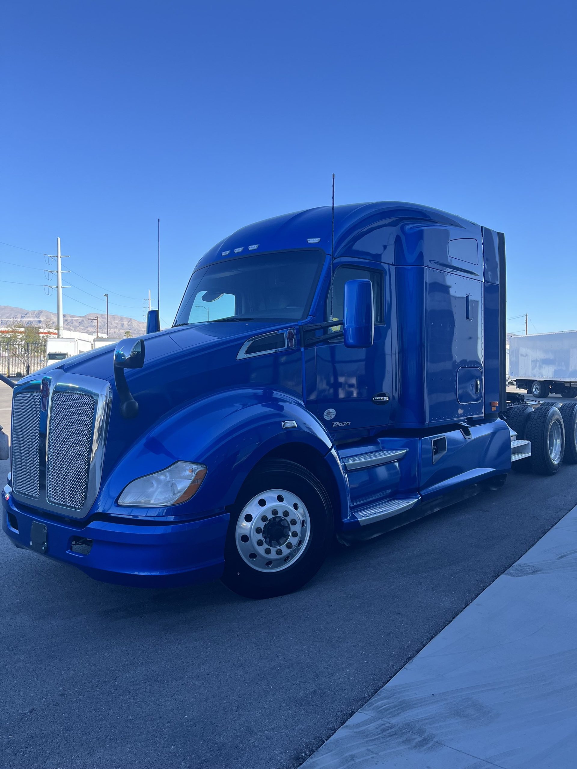 2021 Kenworth T680 in Las Vegas, NV, NV — photo 2