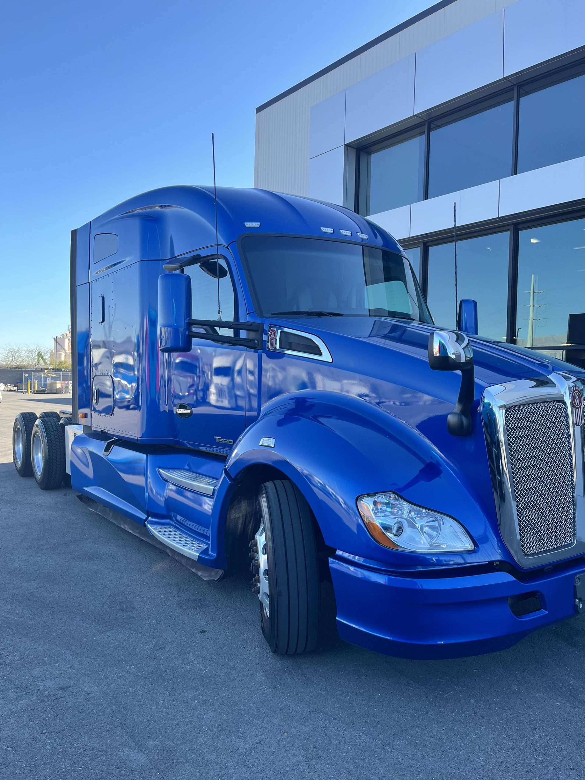 2021 Kenworth T680 in Las Vegas, NV, NV — photo 4