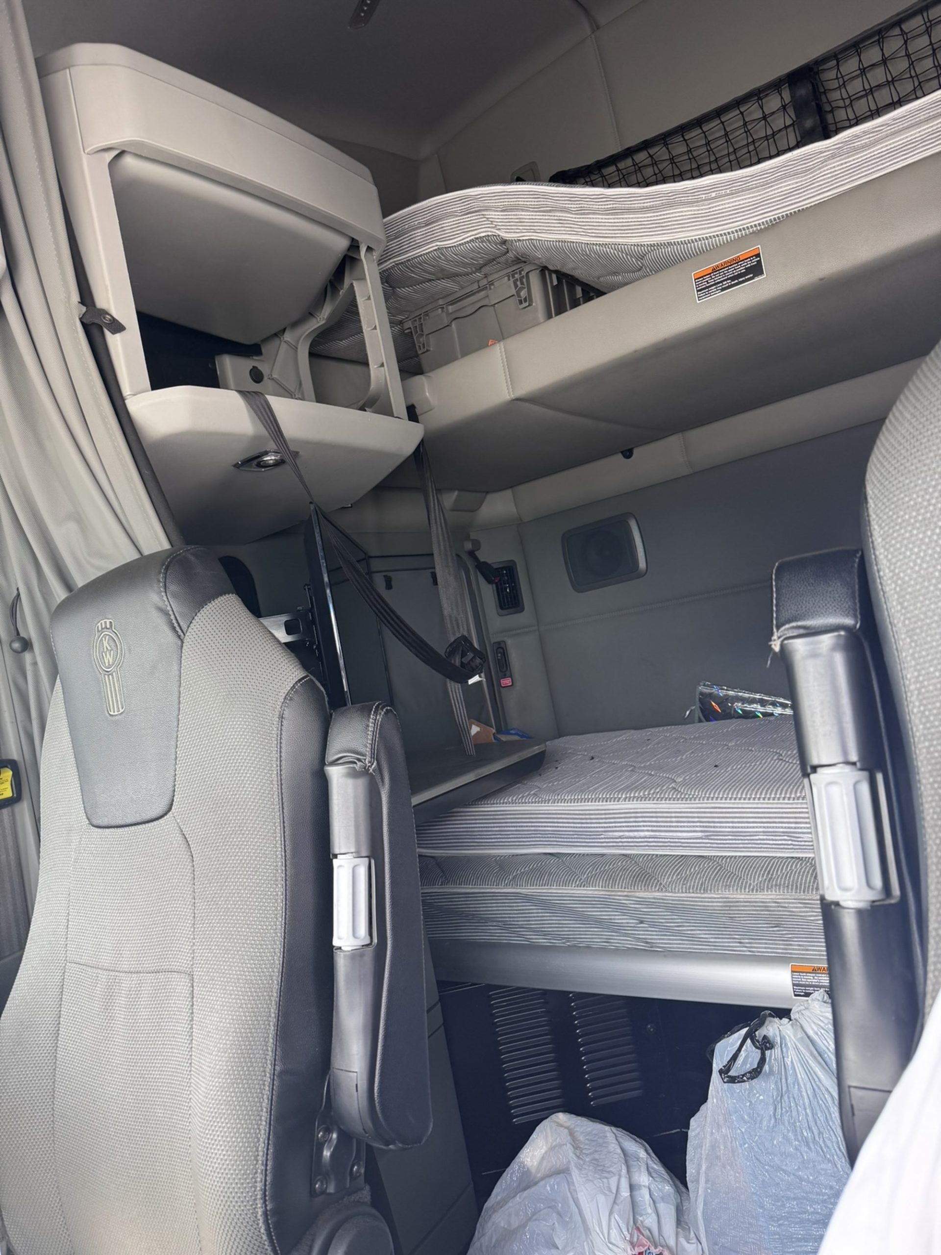 2021 Kenworth T680 2021 Kenworth T680 - image 2 of 6