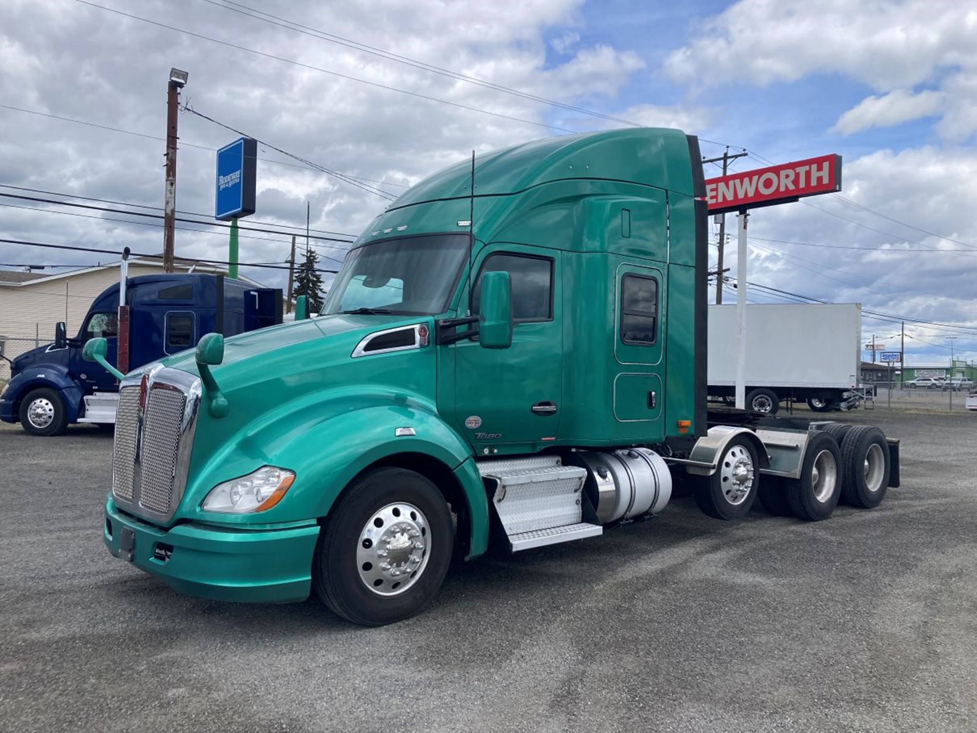 2021 Kenworth T680 2021 Kenworth T680 - image 1 of 6