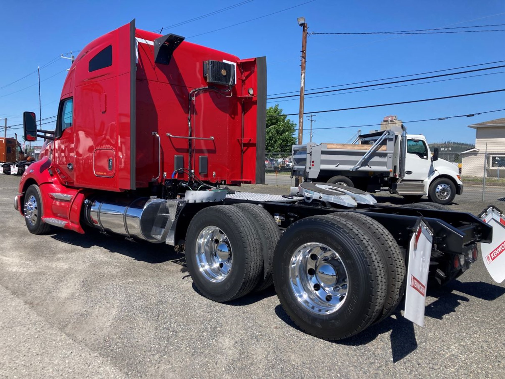2021 Kenworth T680 2021 Kenworth T680 - image 2 of 6