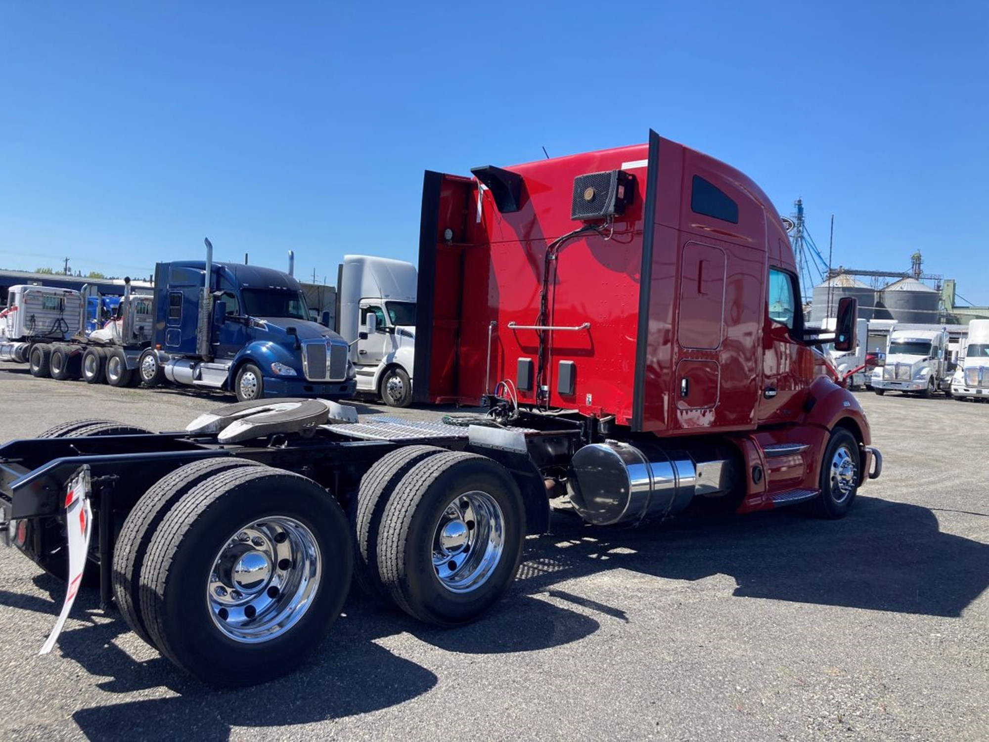 2021 Kenworth T680 2021 Kenworth T680 - image 3 of 6