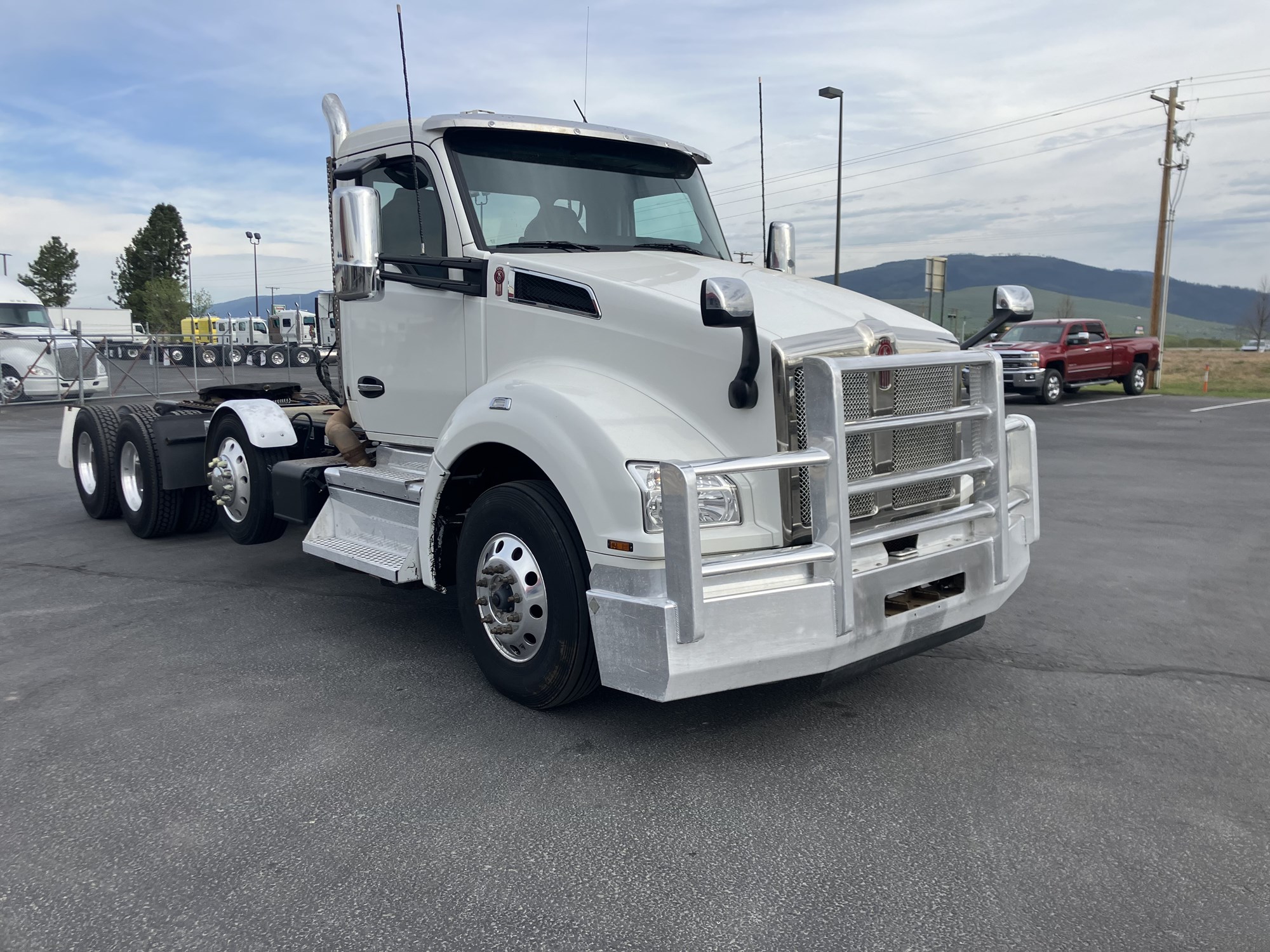 2022 Kenworth T880 2022 Kenworth T880 - image 3 of 6