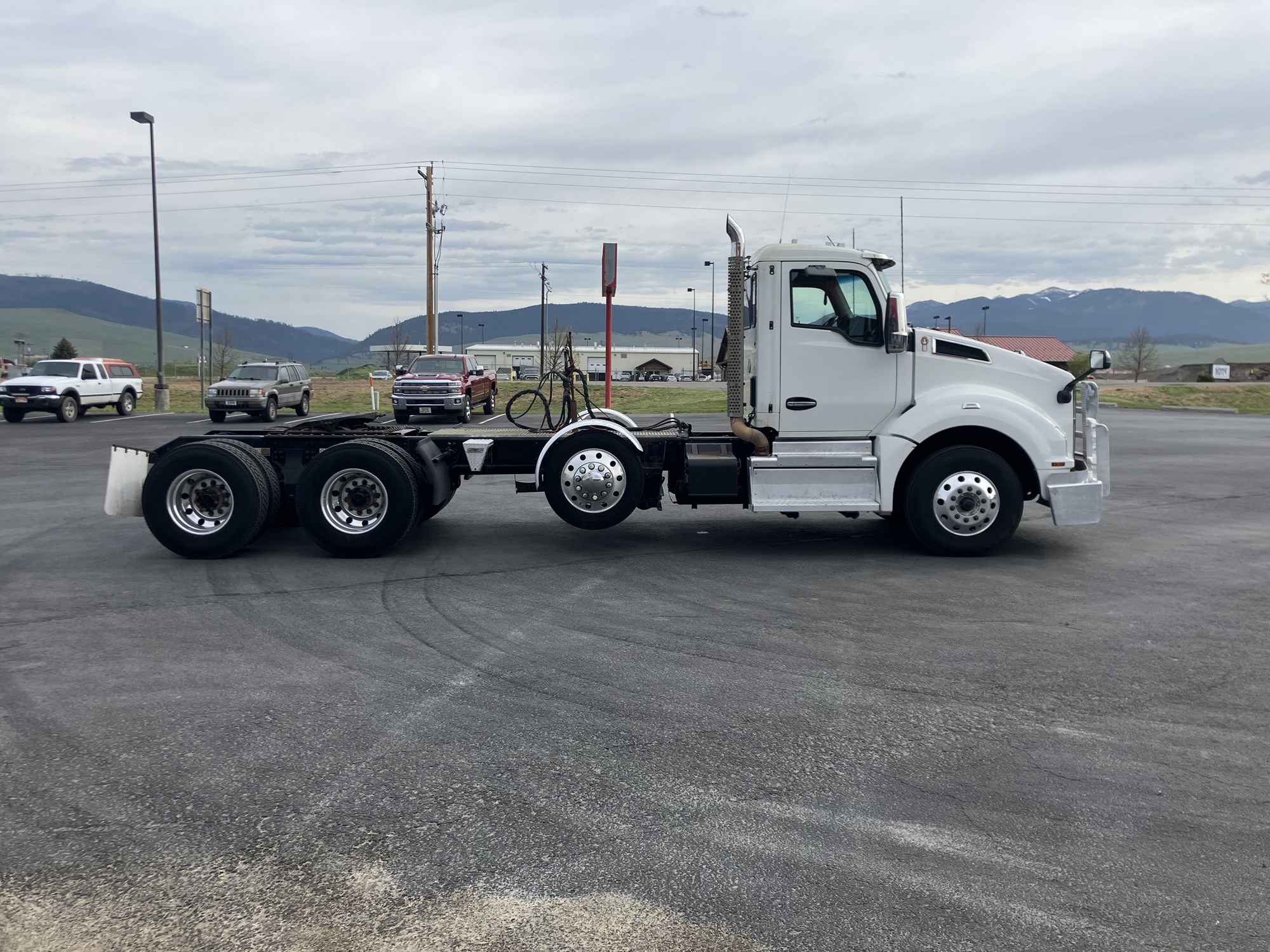 2022 Kenworth T880 2022 Kenworth T880 - image 4 of 6