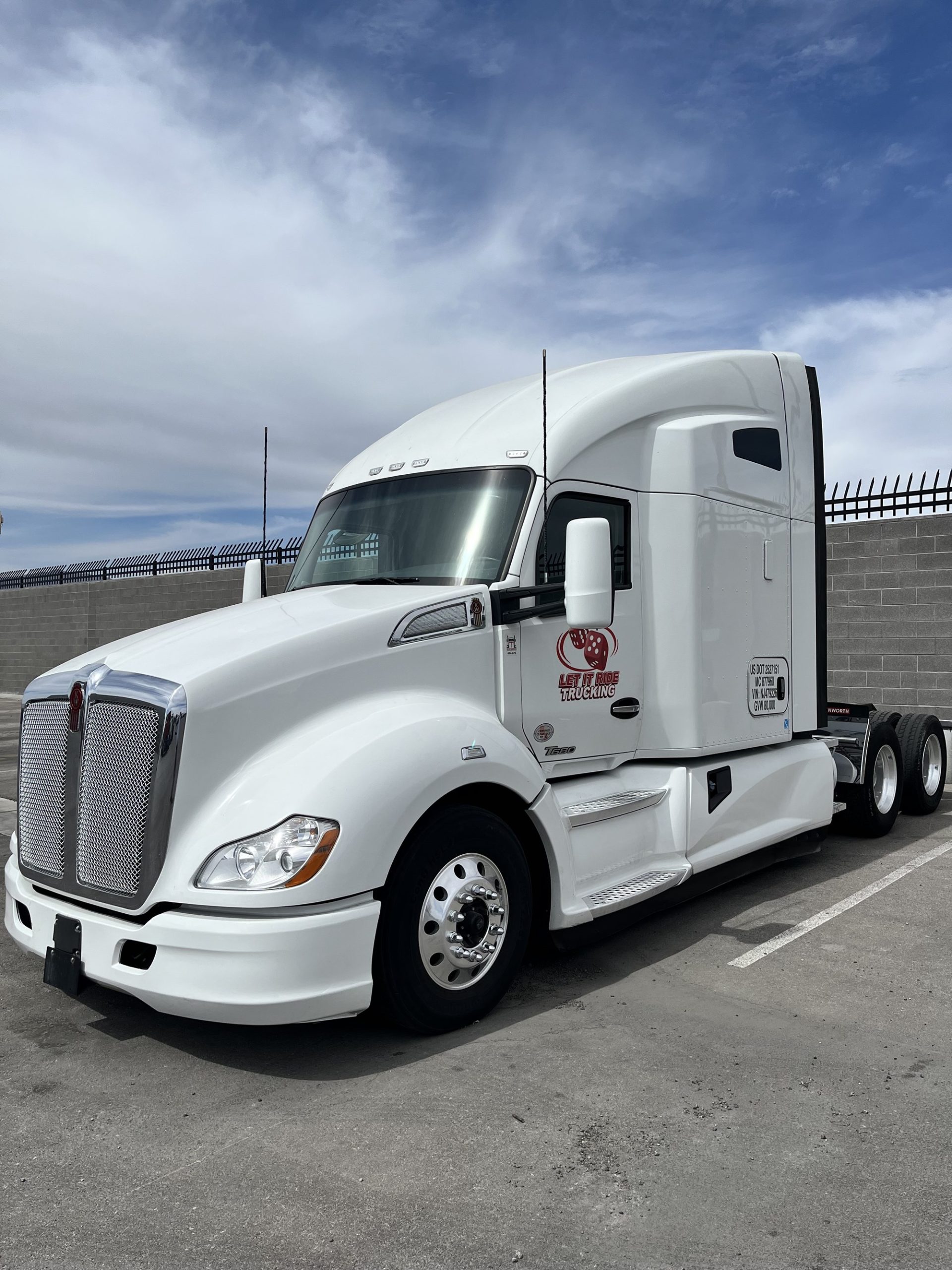 2021 Kenworth T680 2021 Kenworth T680 - image 1 of 2