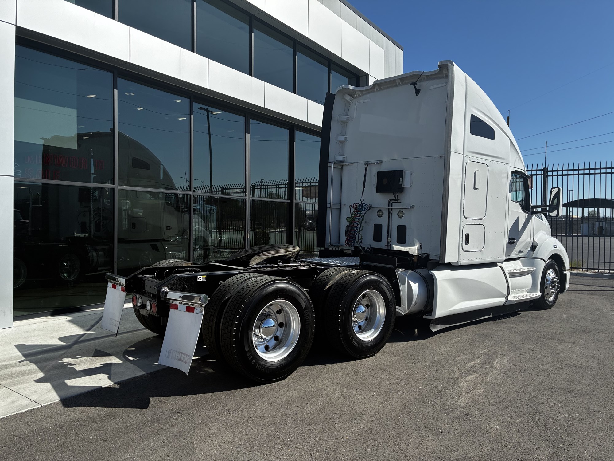 2021 Kenworth T680 in Las Vegas, NV, NV — photo 3