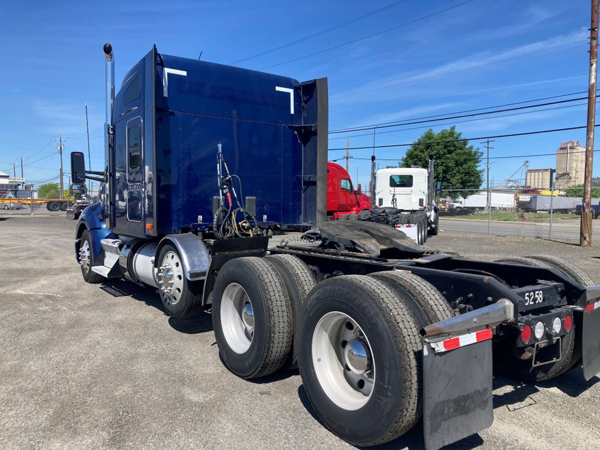 2022 Kenworth T680 2022 Kenworth T680 - image 3 of 6