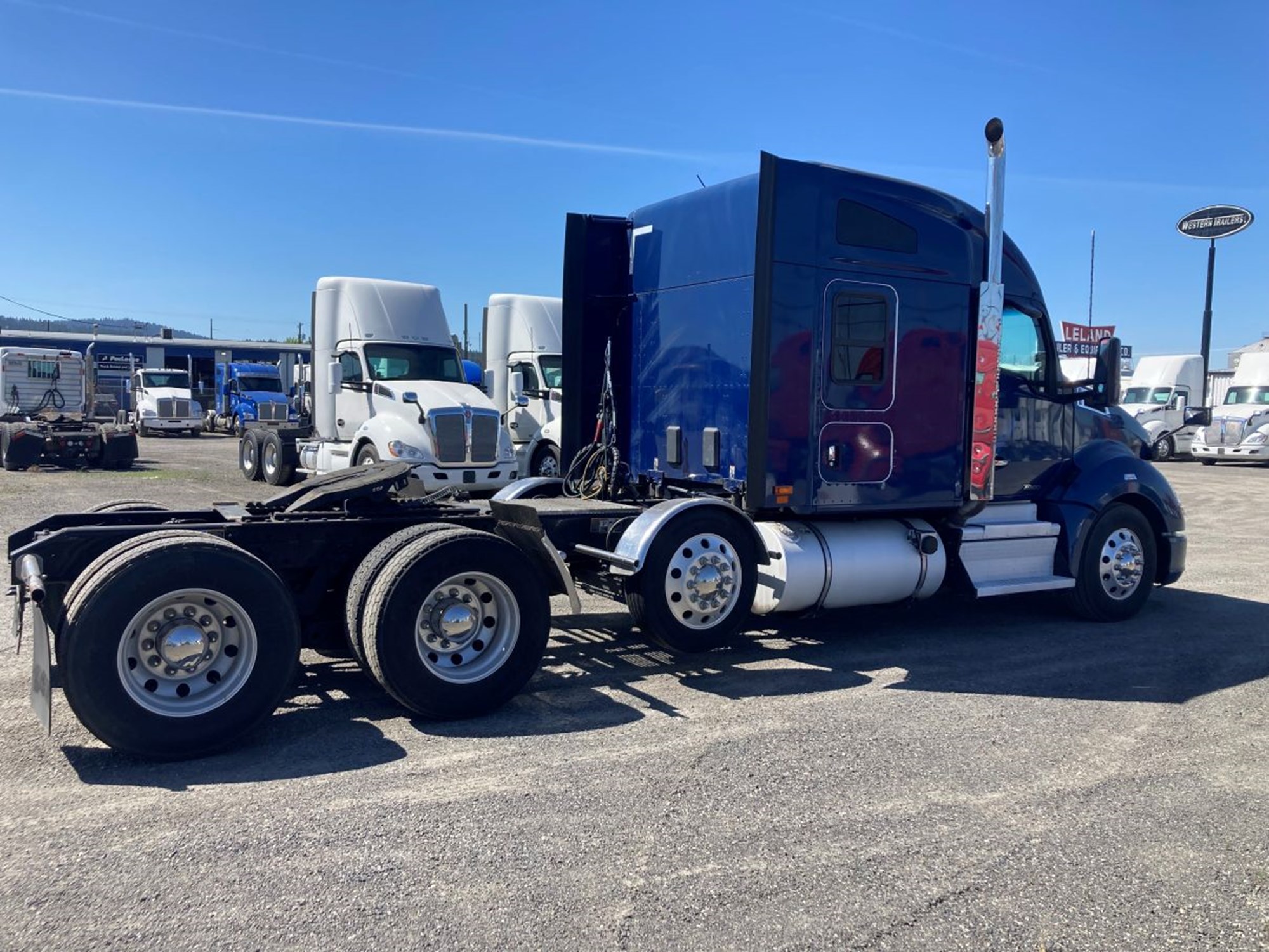 2022 Kenworth T680 2022 Kenworth T680 - image 4 of 6