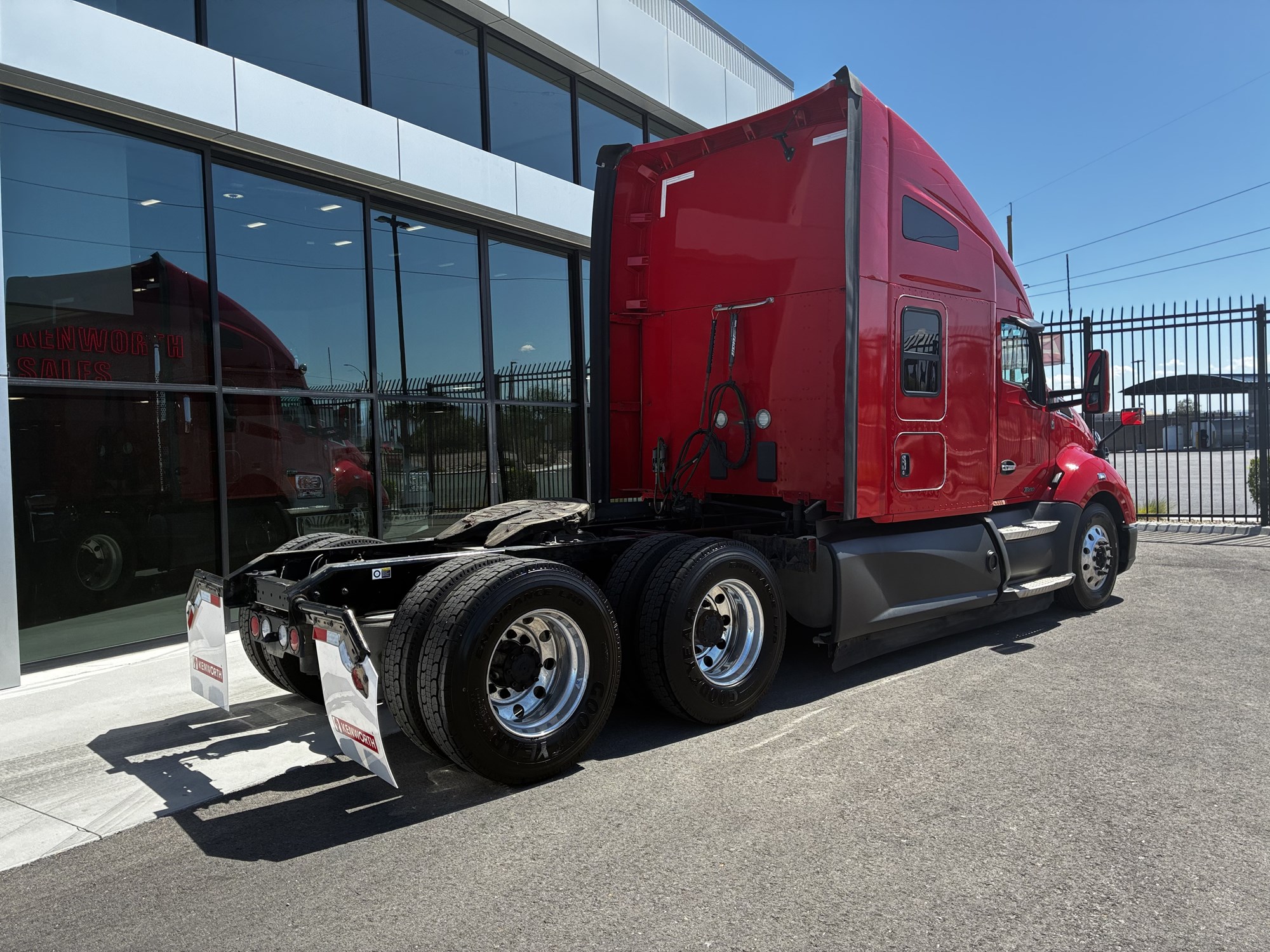 2022 Kenworth T680 2022 Kenworth T680 - image 3 of 6
