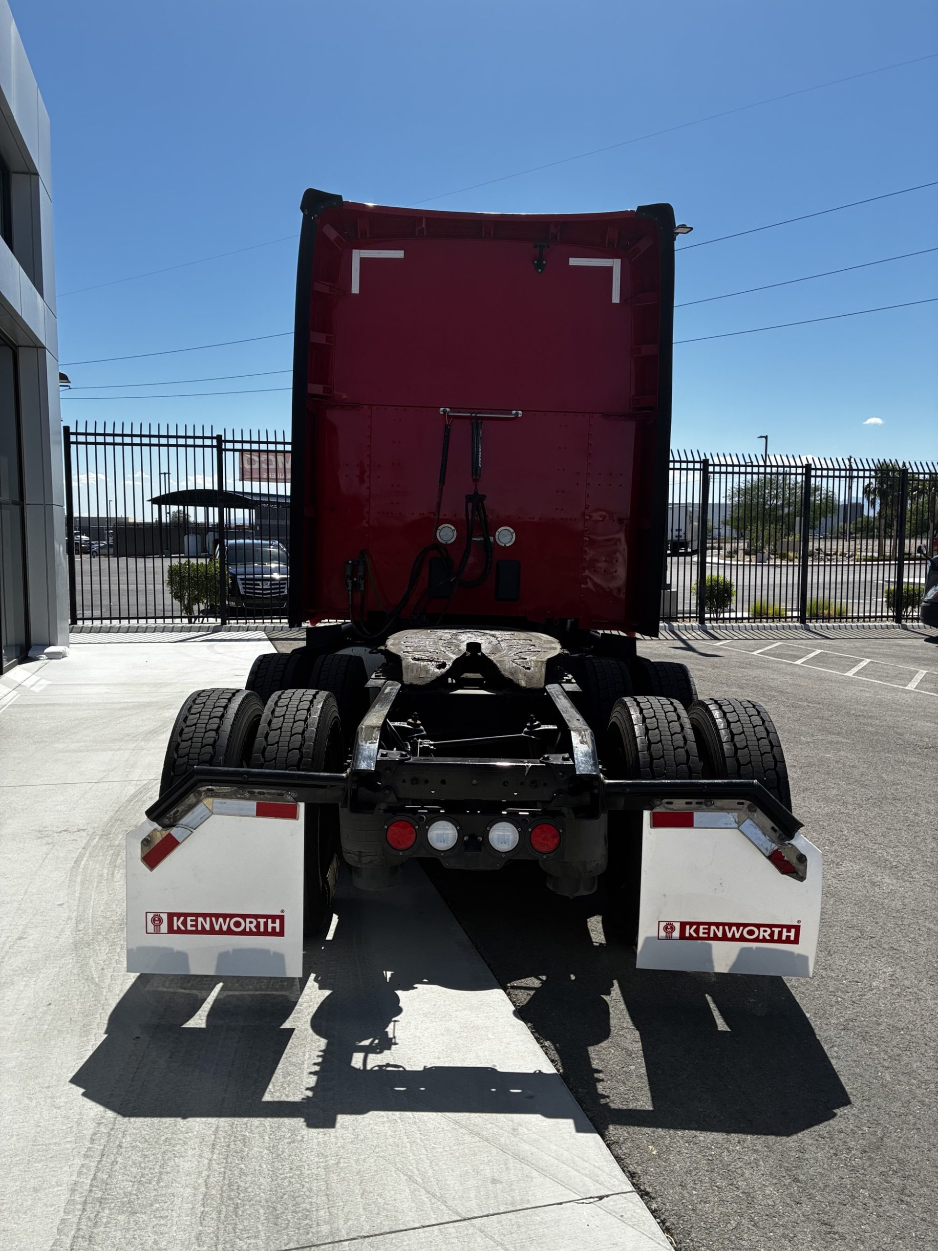 2022 Kenworth T680 2022 Kenworth T680 - image 4 of 6