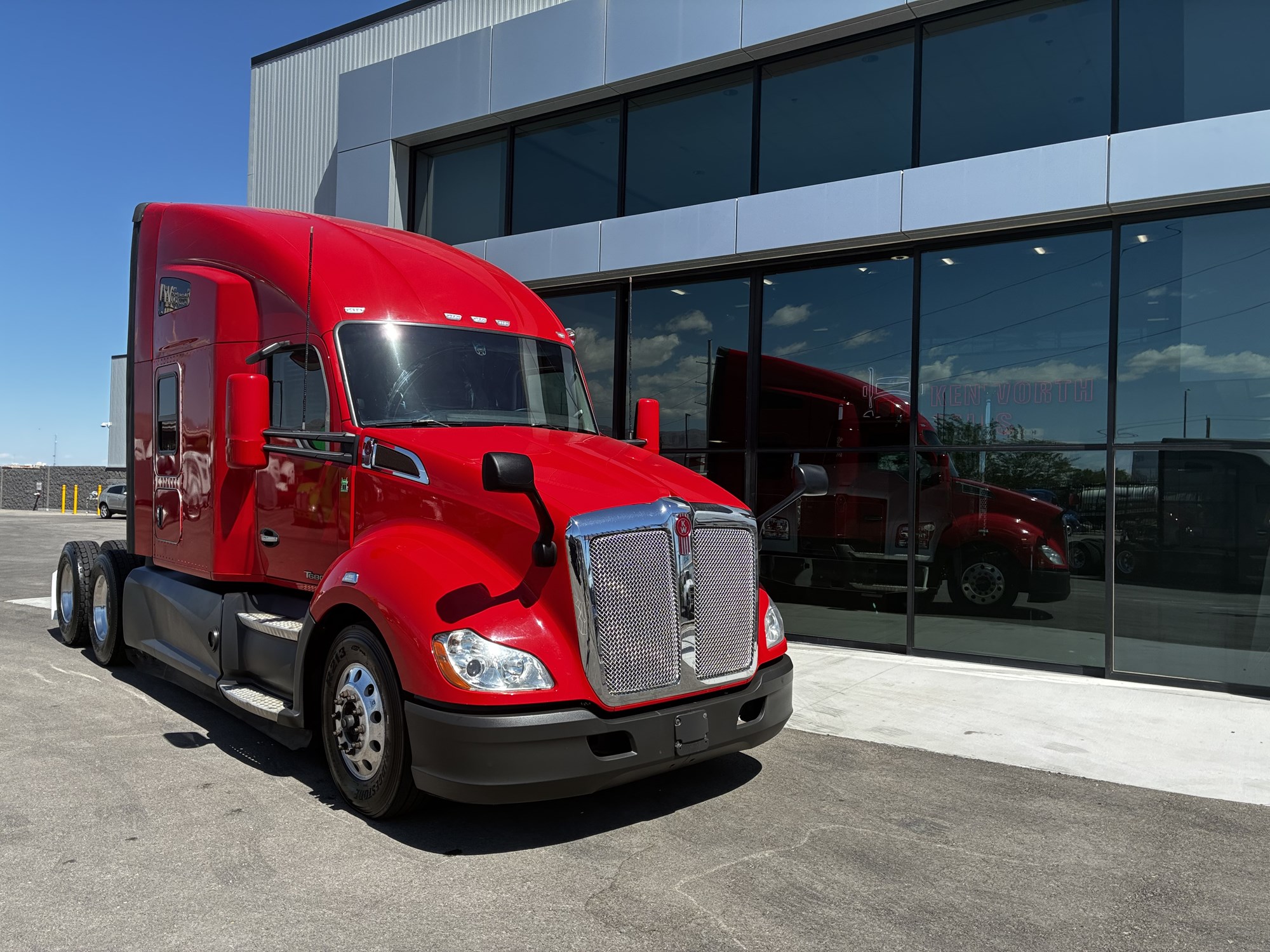 2022 Kenworth T680 - image 1 of 6