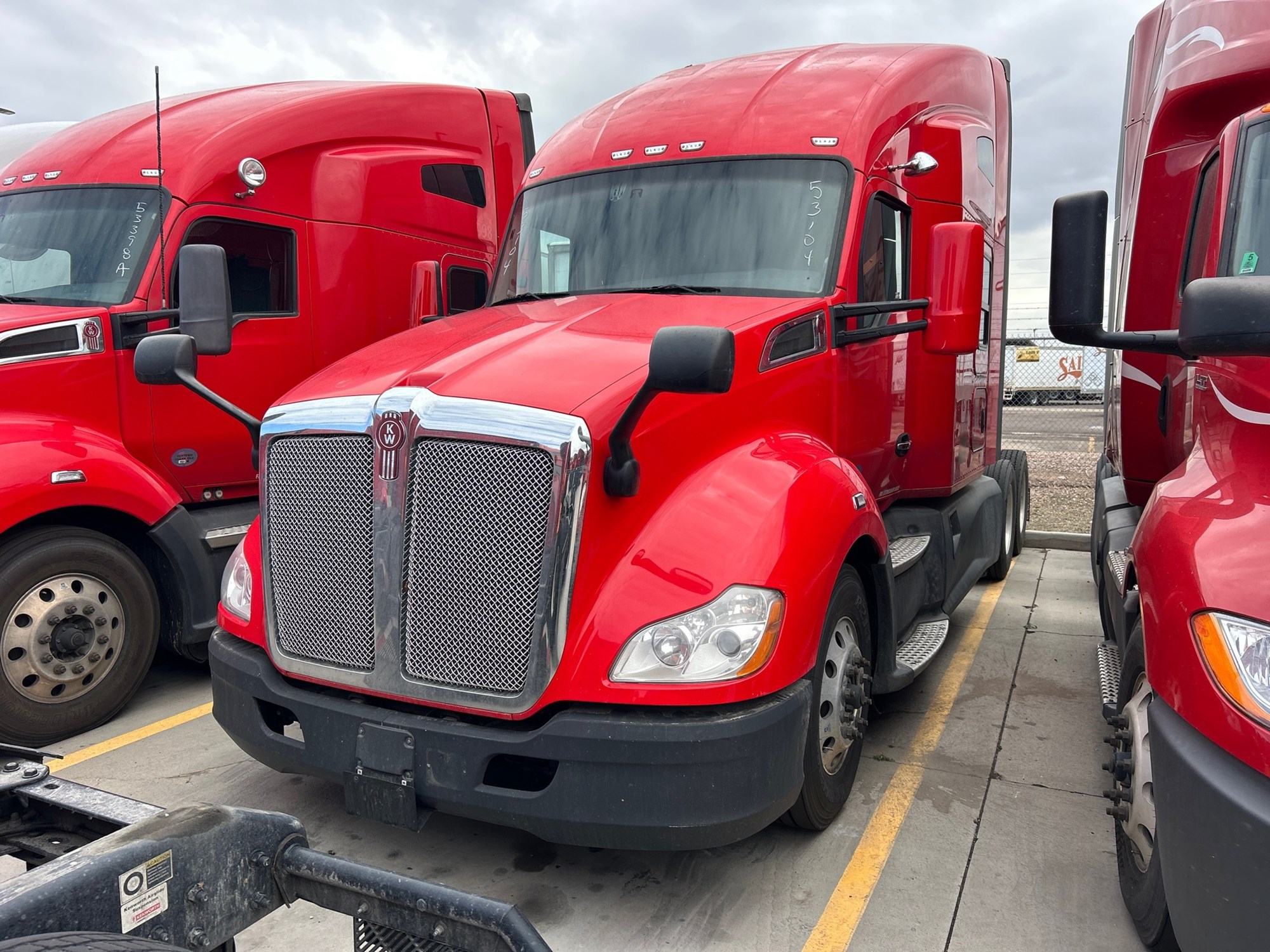 2022 Kenworth T680 - image 2 of 6