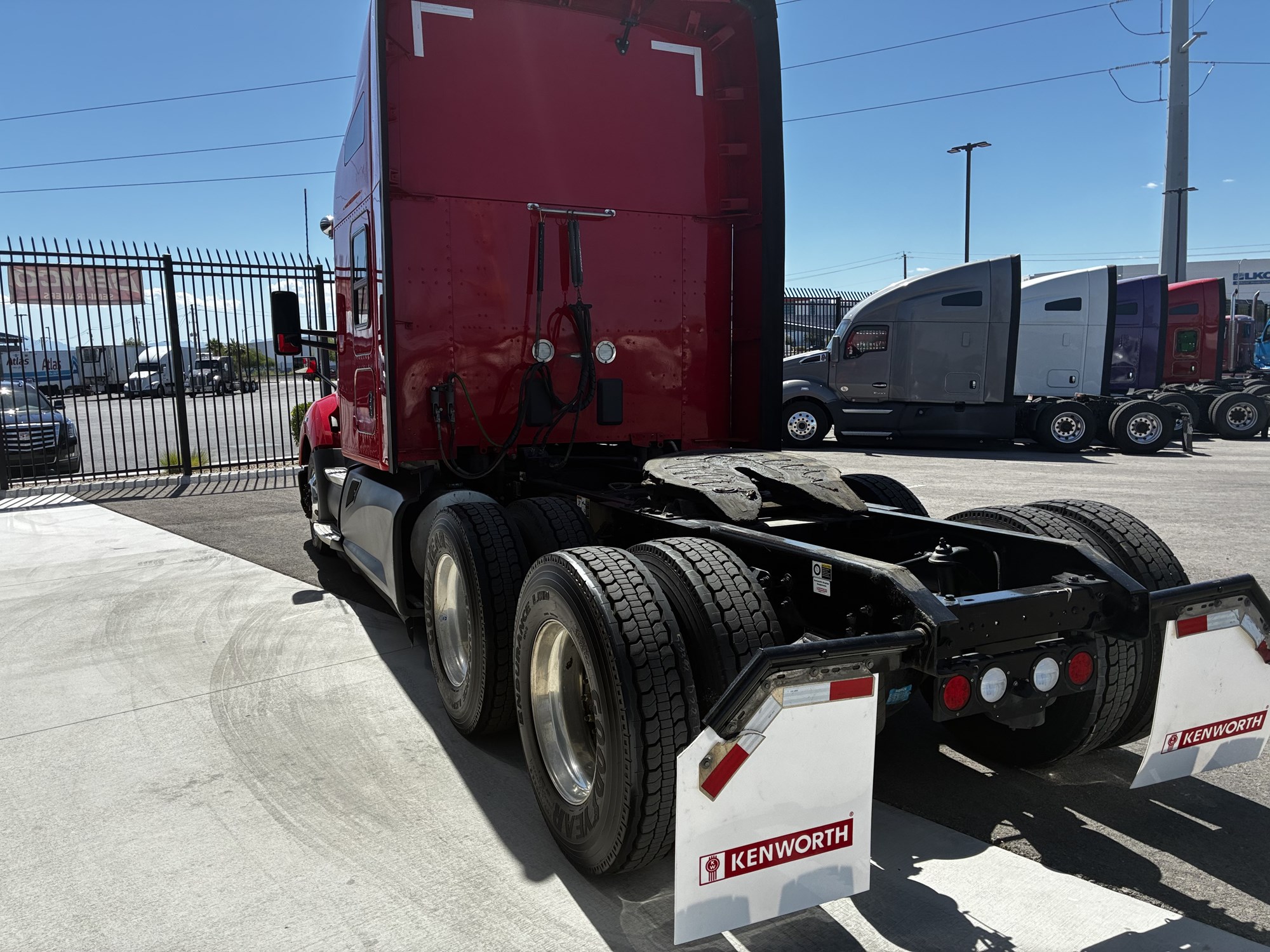 2022 Kenworth T680 - image 5 of 6