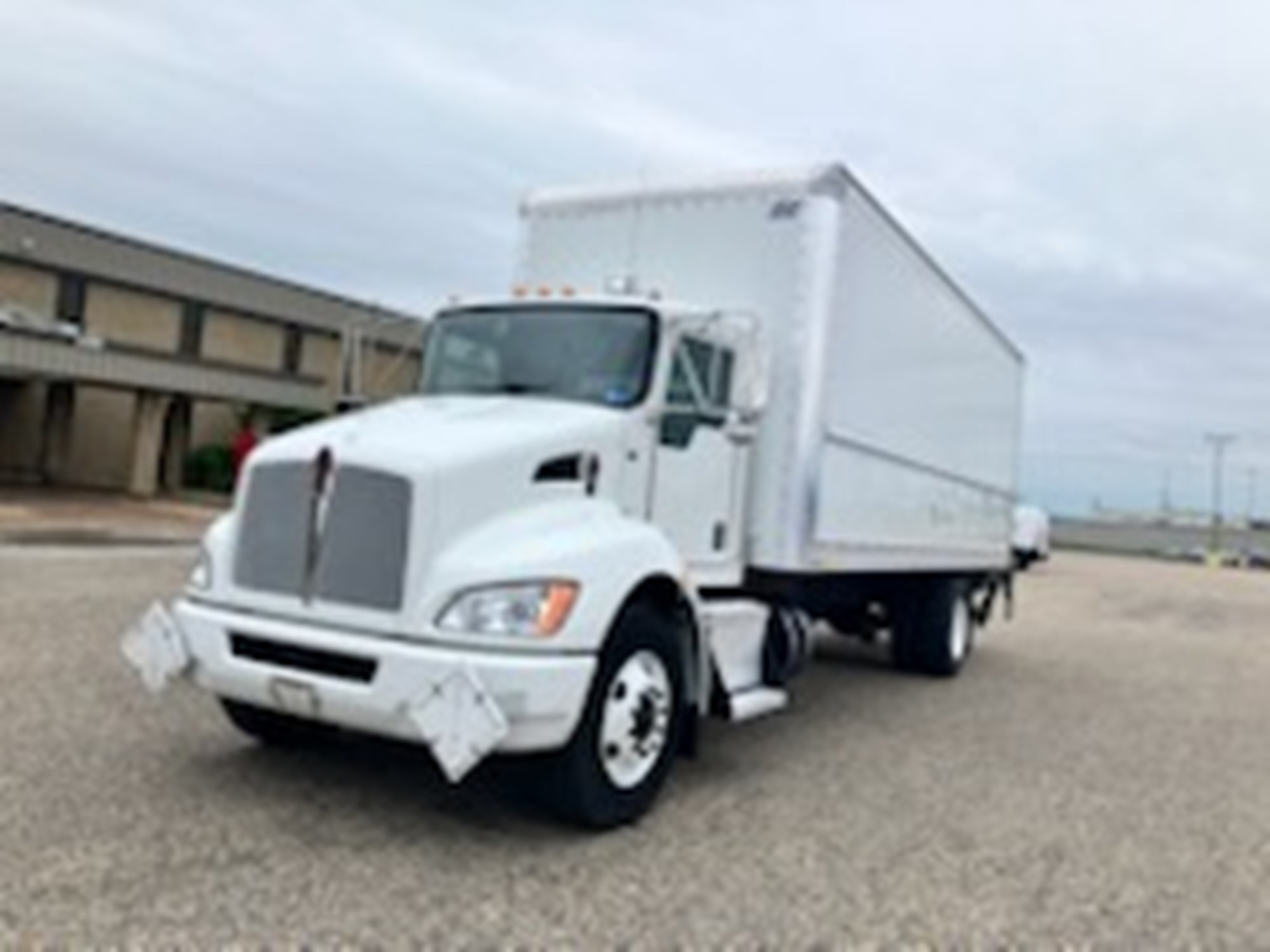 2022 Kenworth T270