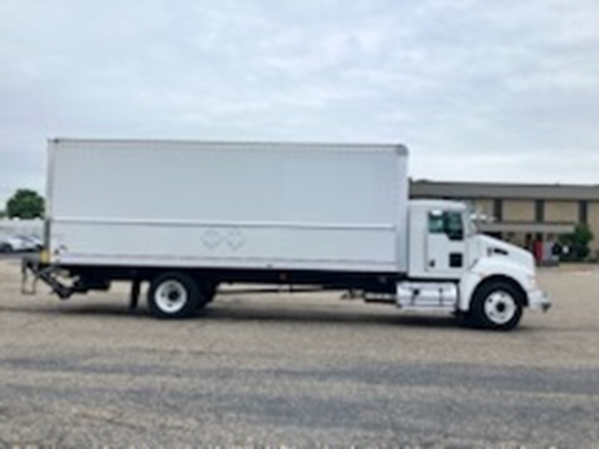 2022 Kenworth T270 — photo 4