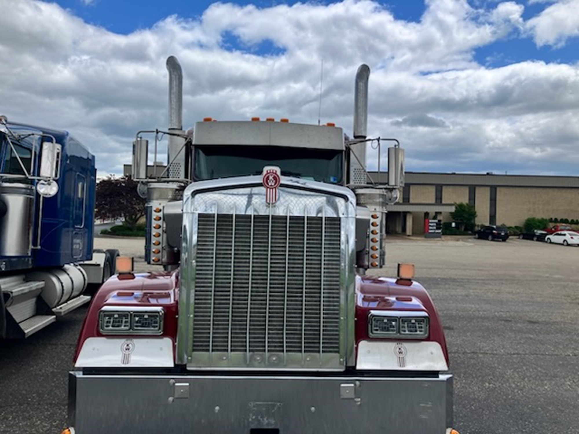 2022 Kenworth W900B 2022 Kenworth W900B - image 2 of 5