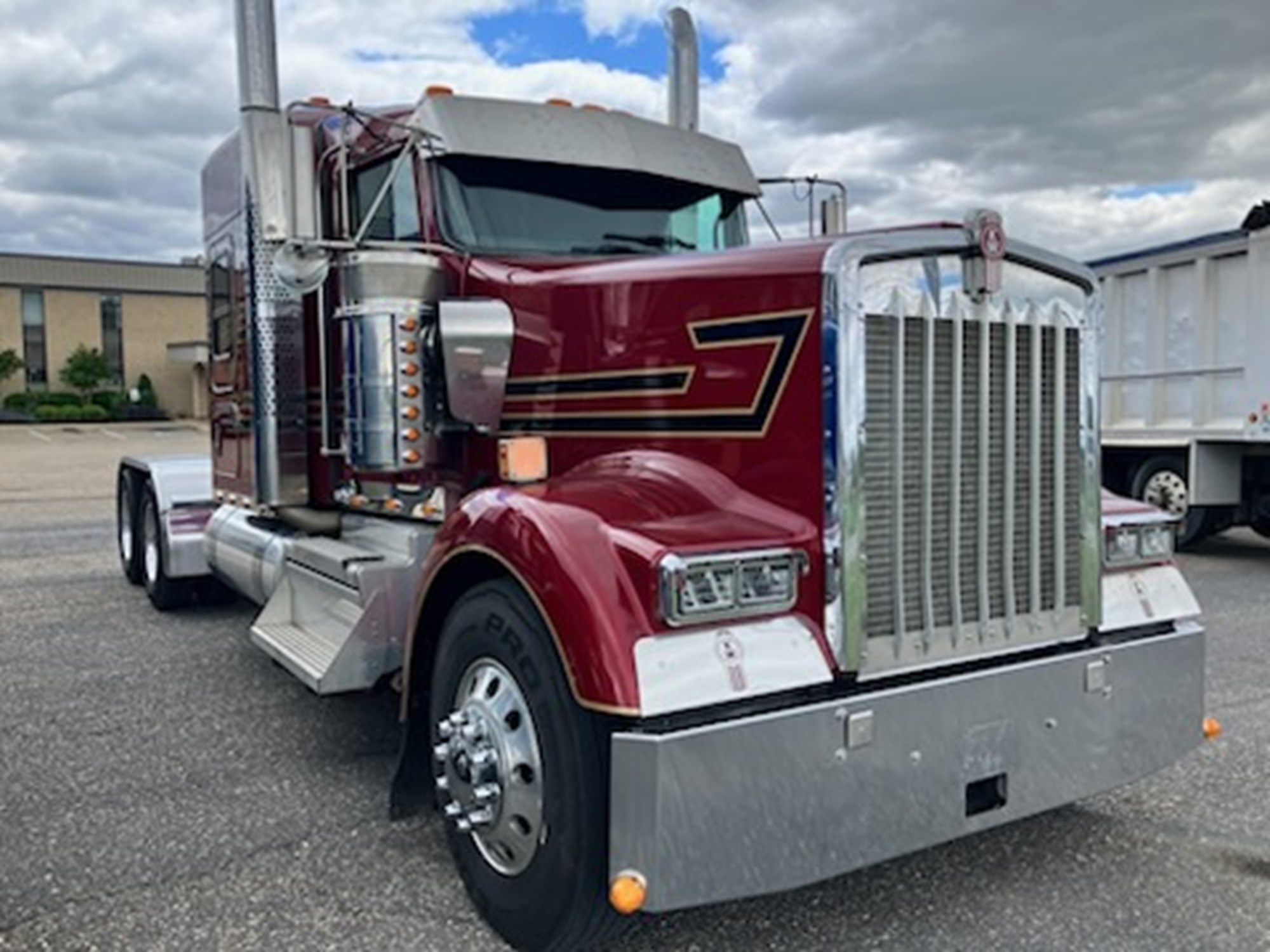 2022 Kenworth W900B 2022 Kenworth W900B - image 3 of 5