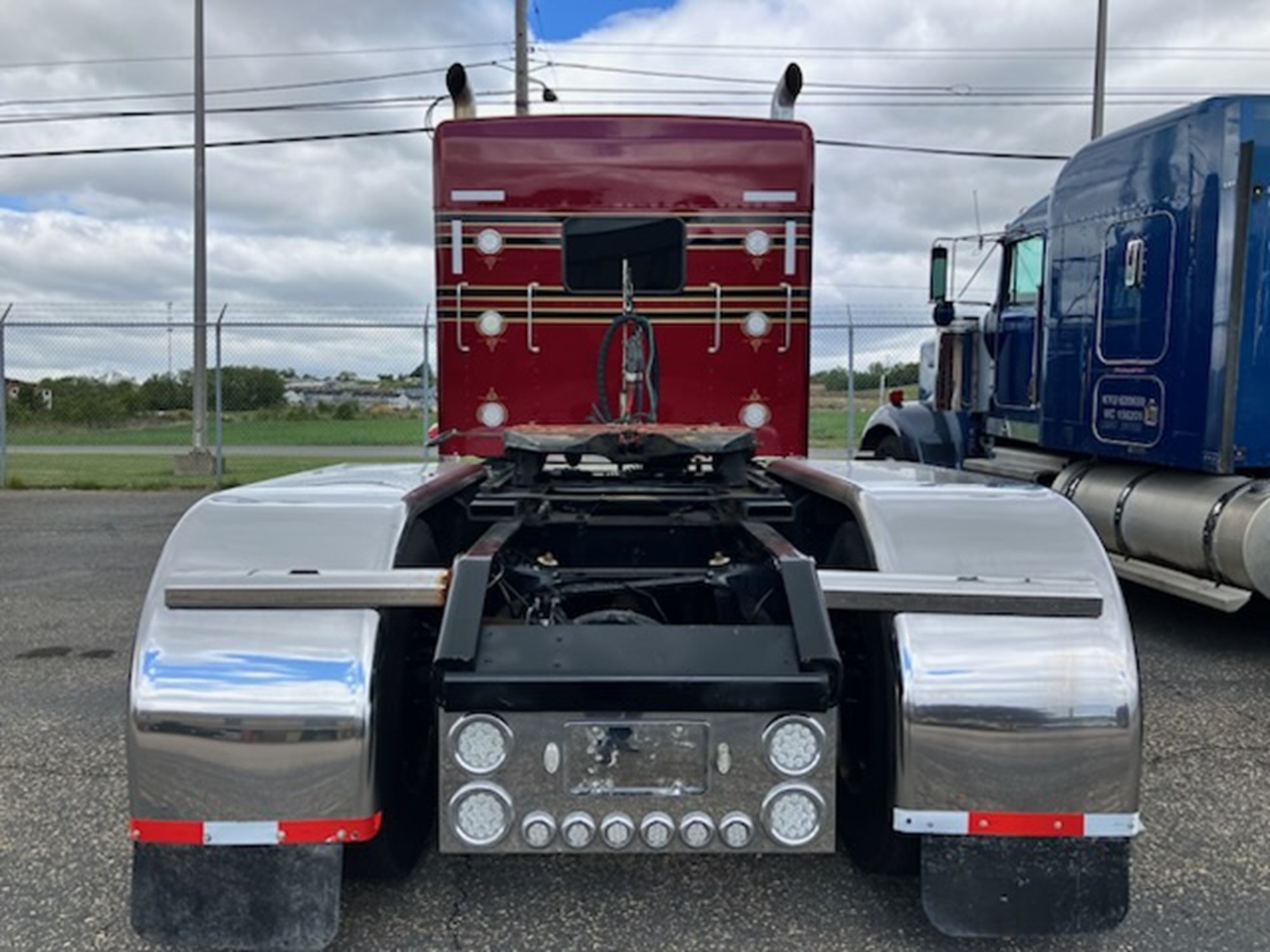 2022 Kenworth W900B 2022 Kenworth W900B - image 4 of 5