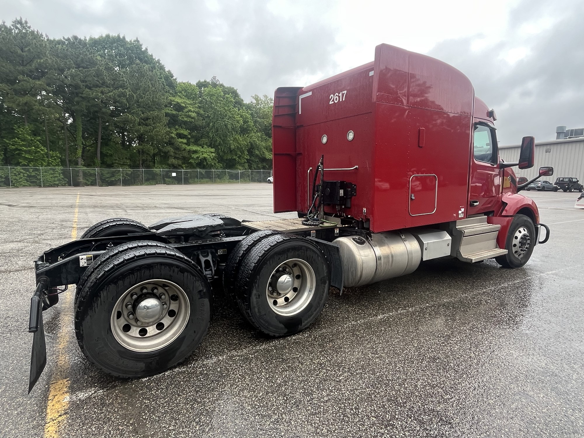 2023 Peterbilt 579 2023 Peterbilt 579 - image 4 of 6