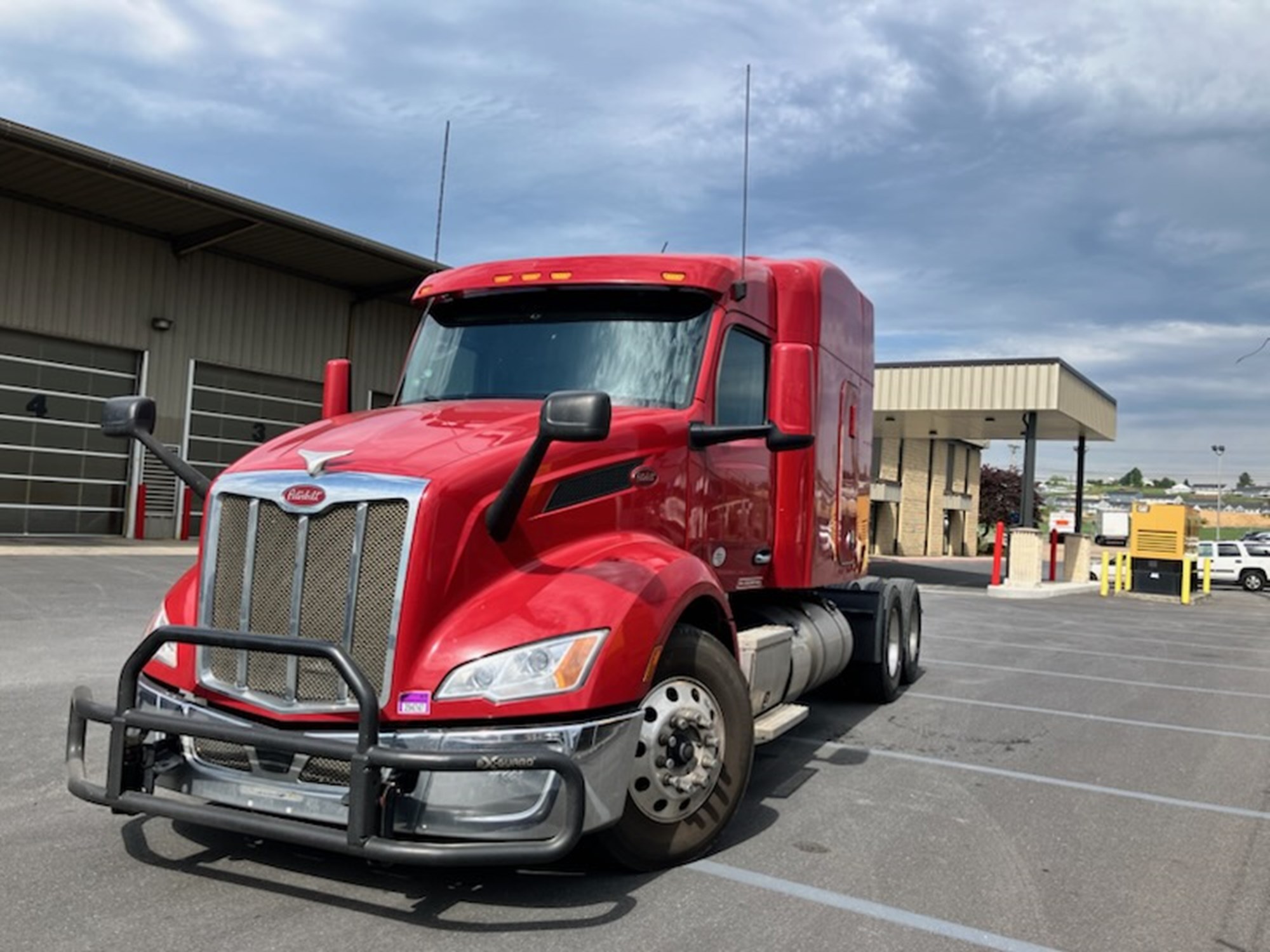 2023 Peterbilt 579 2023 Peterbilt 579 - image 1 of 3