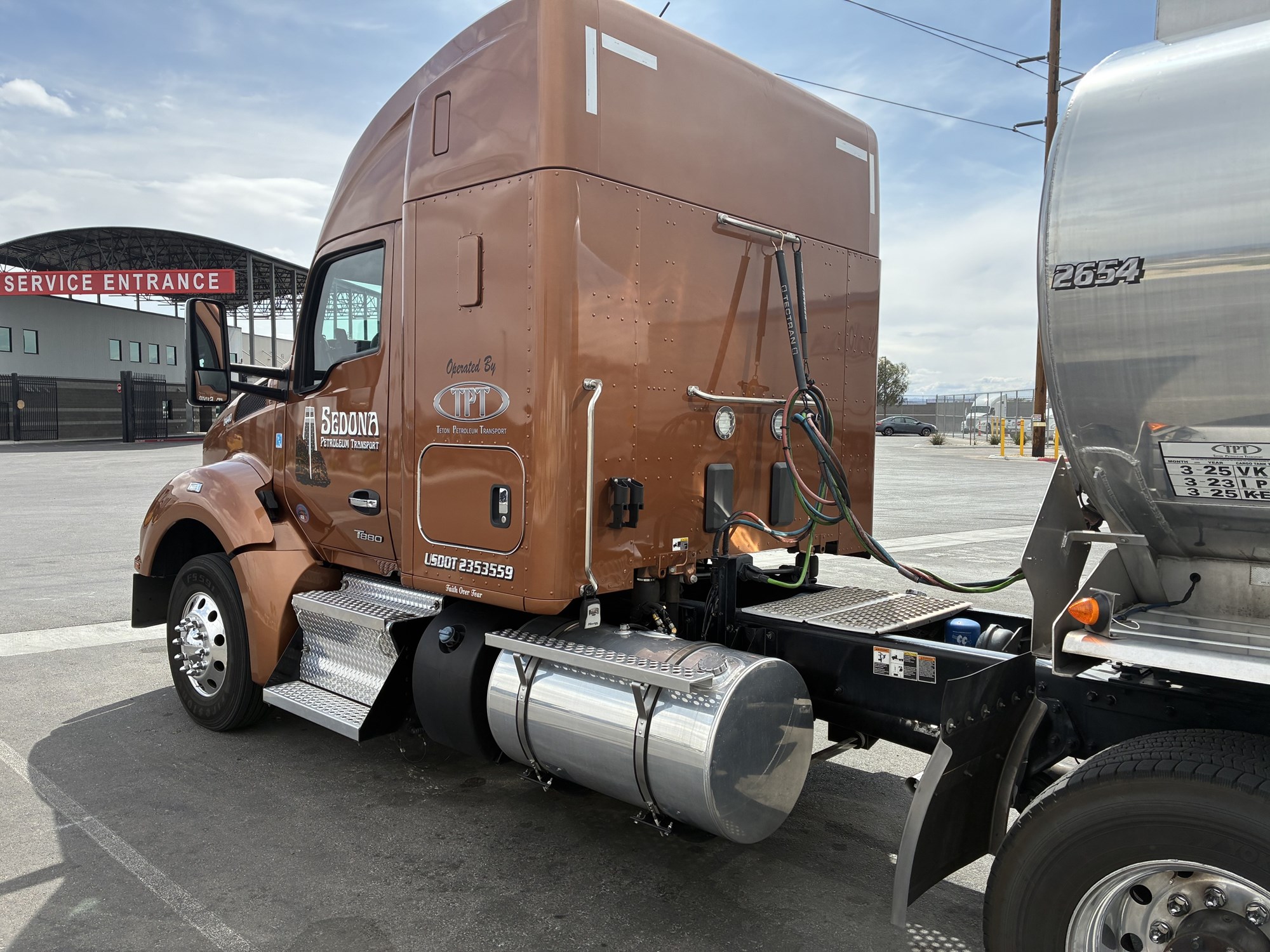 2023 Kenworth T880 2023 Kenworth T880 - image 3 of 6