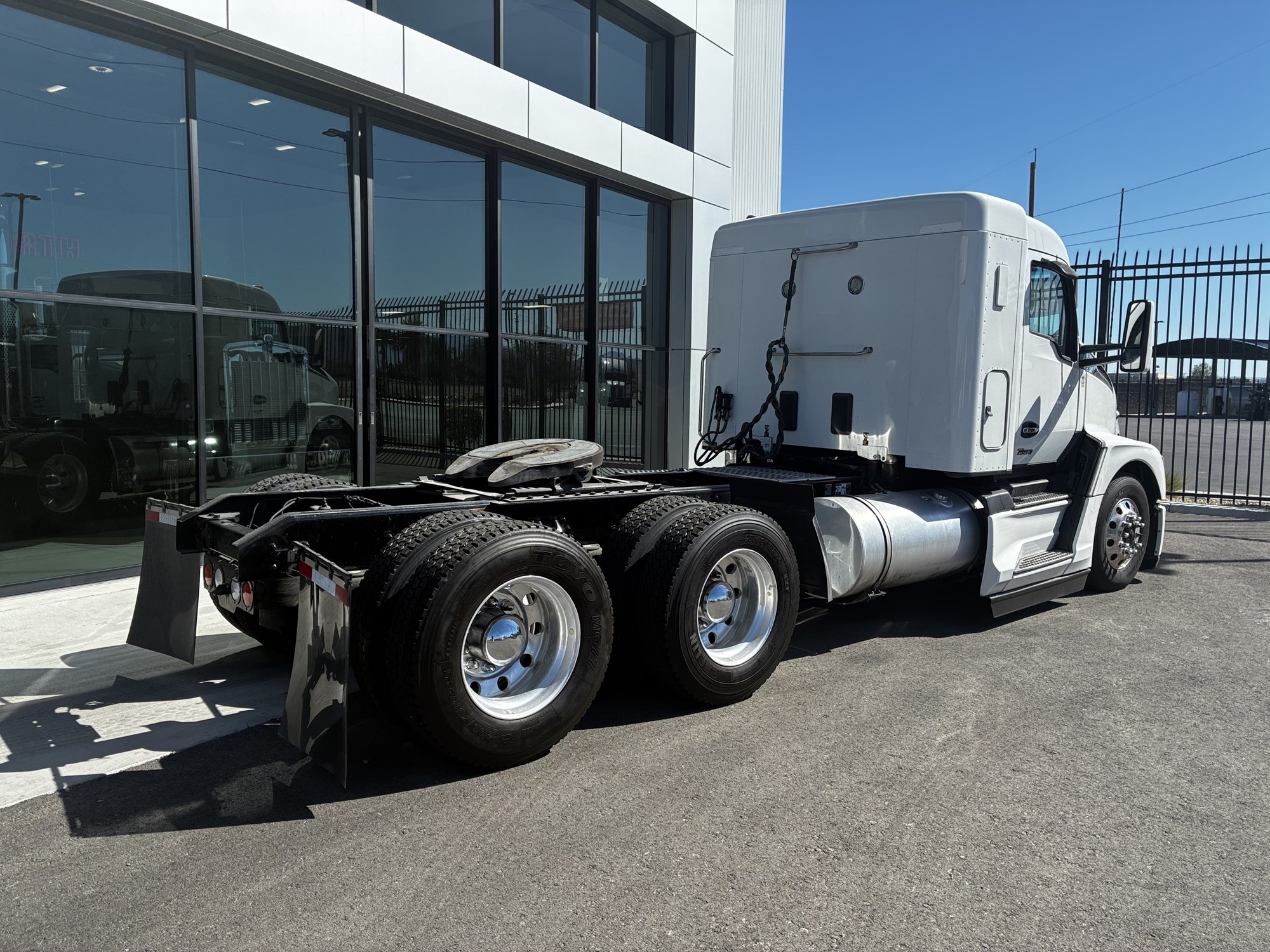 2023 Kenworth T680 in Las Vegas, NV, NV — photo 3