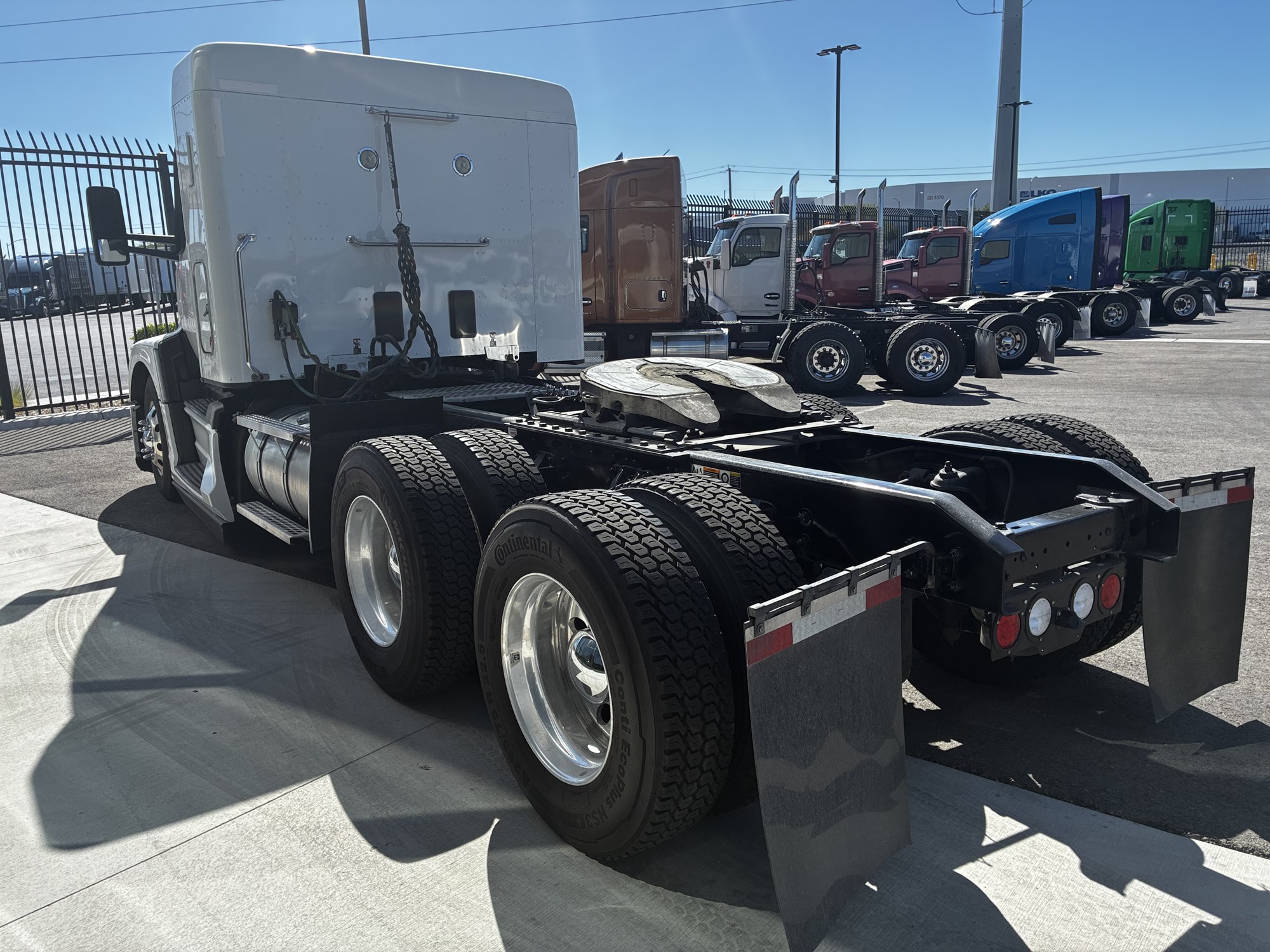 2023 Kenworth T680 in Las Vegas, NV, NV — photo 5