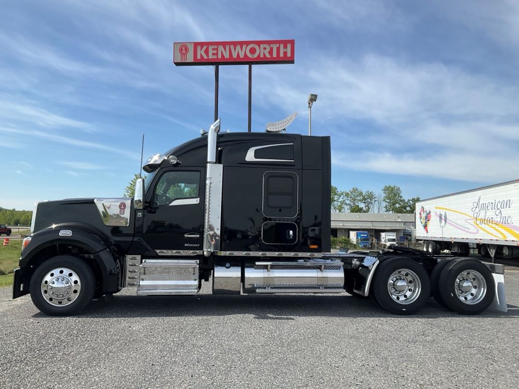2023 Kenworth W990 in Keyser, WV, WV — photo 2