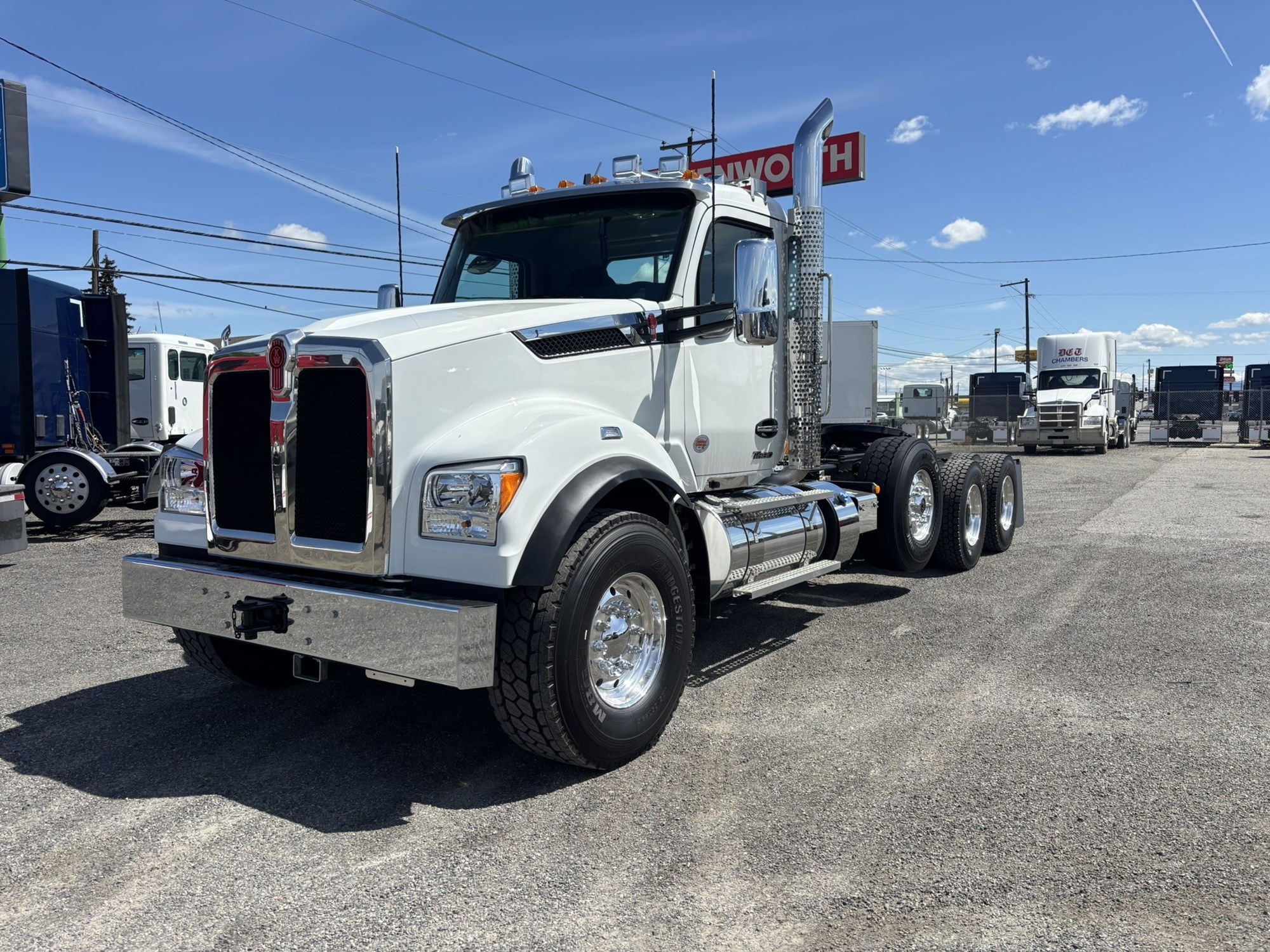 2026 Kenworth T880 2026 Kenworth T880 - image 1 of 6