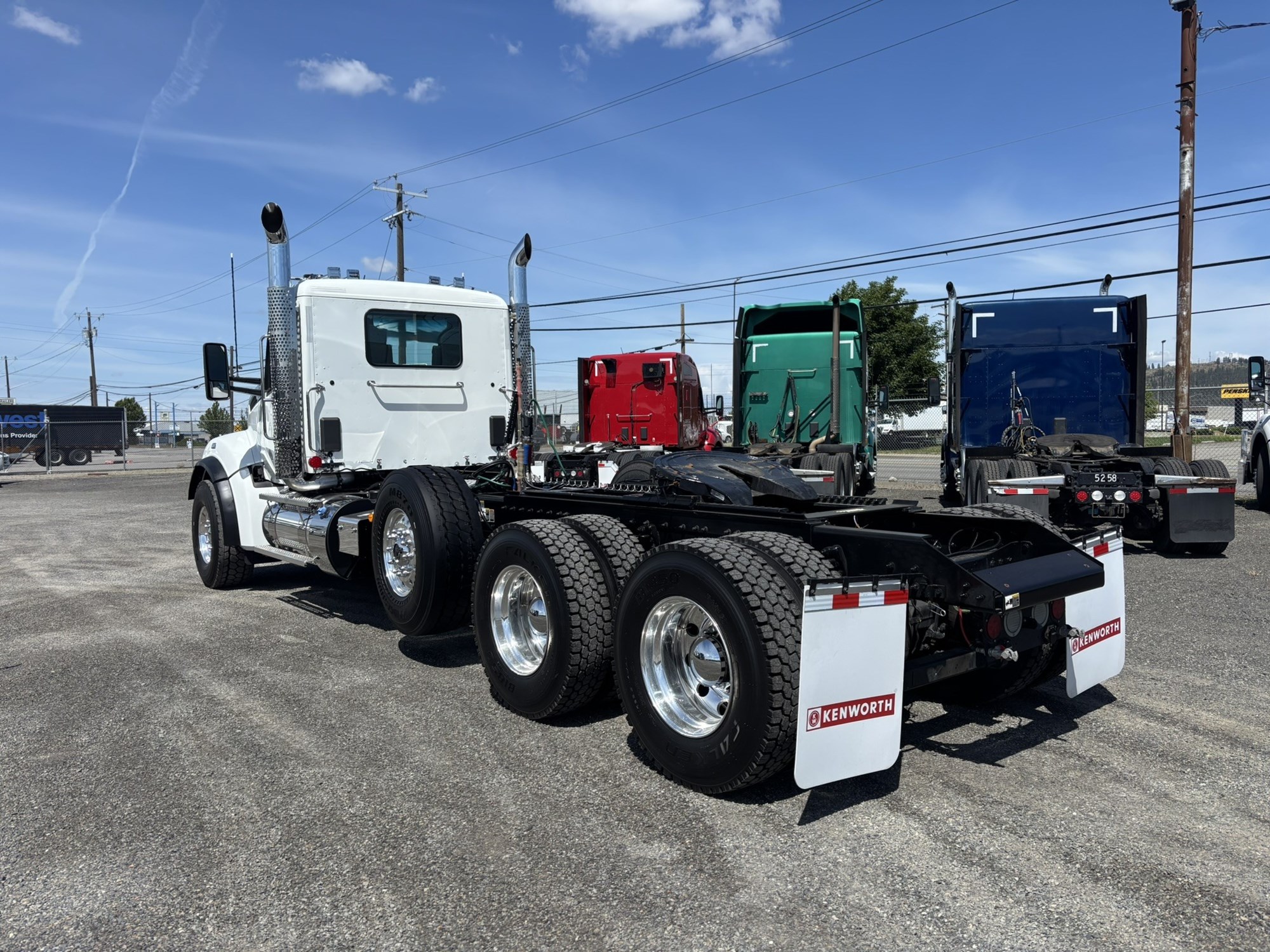 2026 Kenworth T880 2026 Kenworth T880 - image 2 of 6
