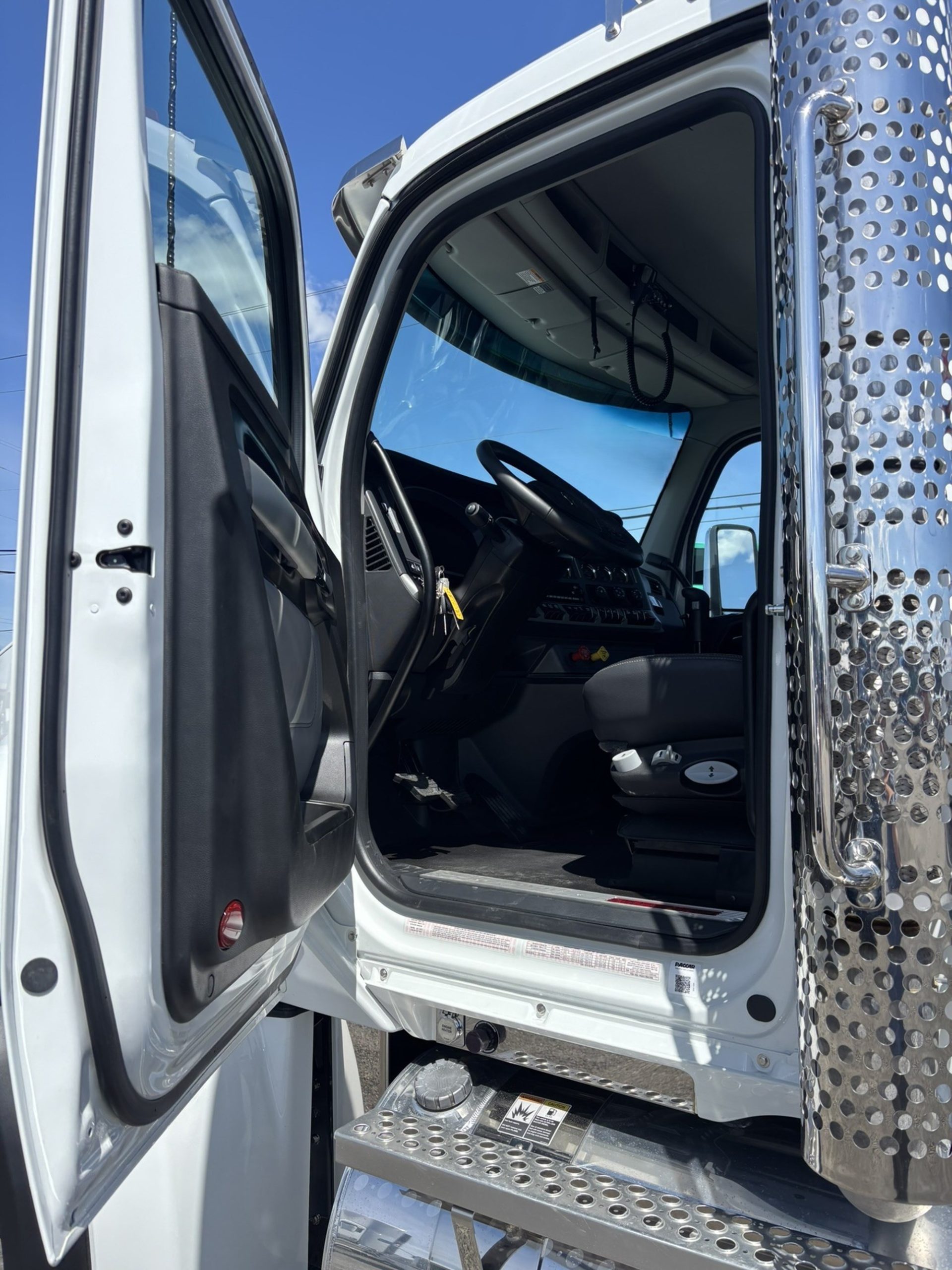 2026 Kenworth T880 2026 Kenworth T880 - image 6 of 6