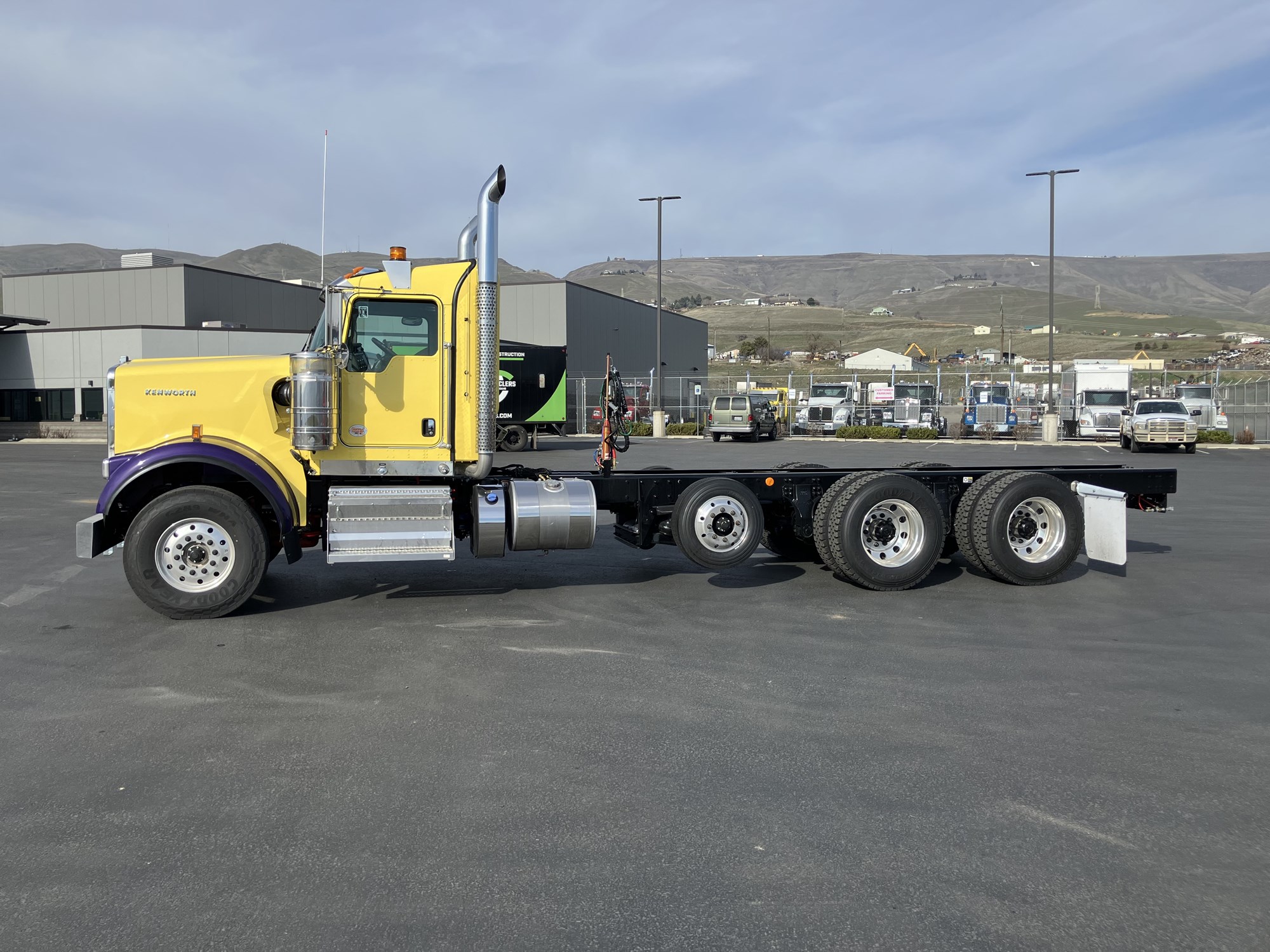 2026 Kenworth W900B - image 2 of 6