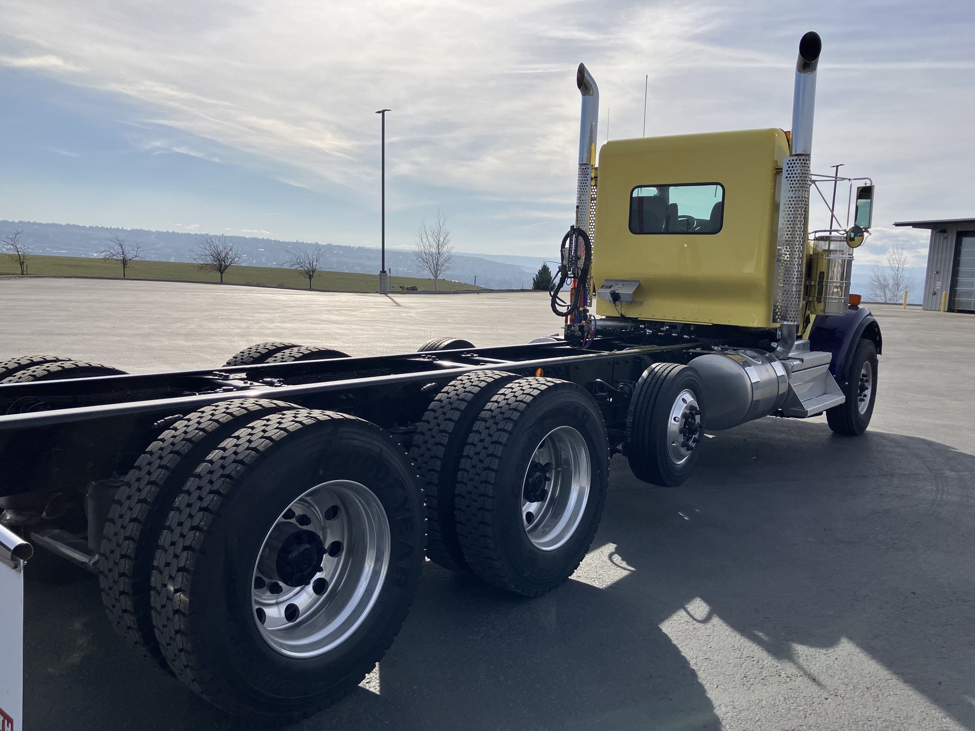 2026 Kenworth W900B - image 6 of 6