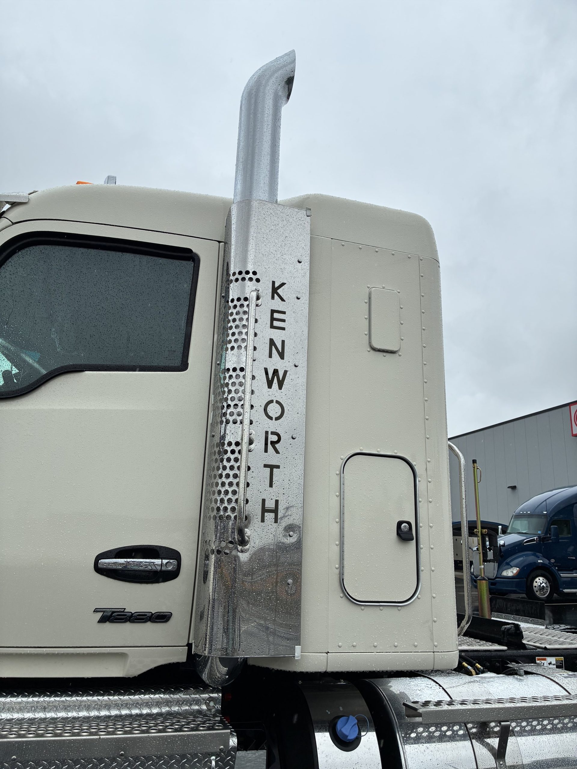2027 Kenworth T880 - image 6 of 6