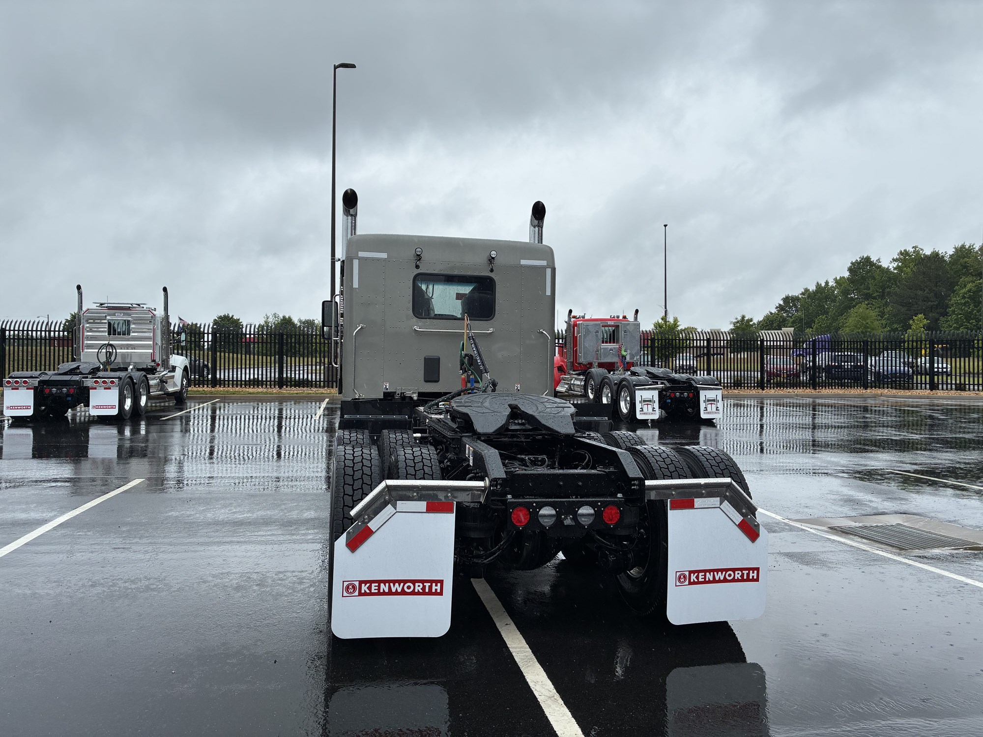 2027 Kenworth T880 - image 5 of 6