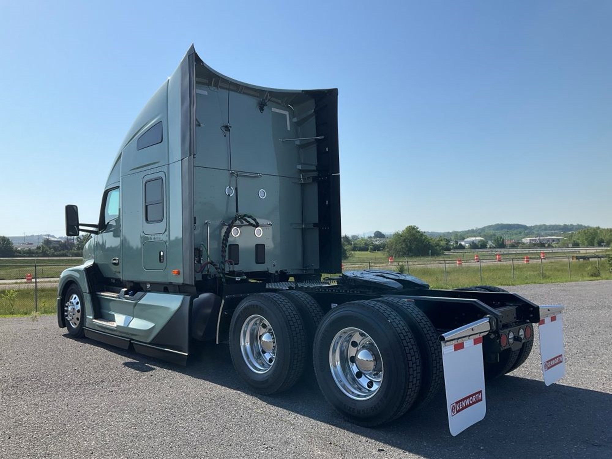 2027 Kenworth T680 Next Gen 2027 Kenworth T680 Next Gen - image 3 of 6