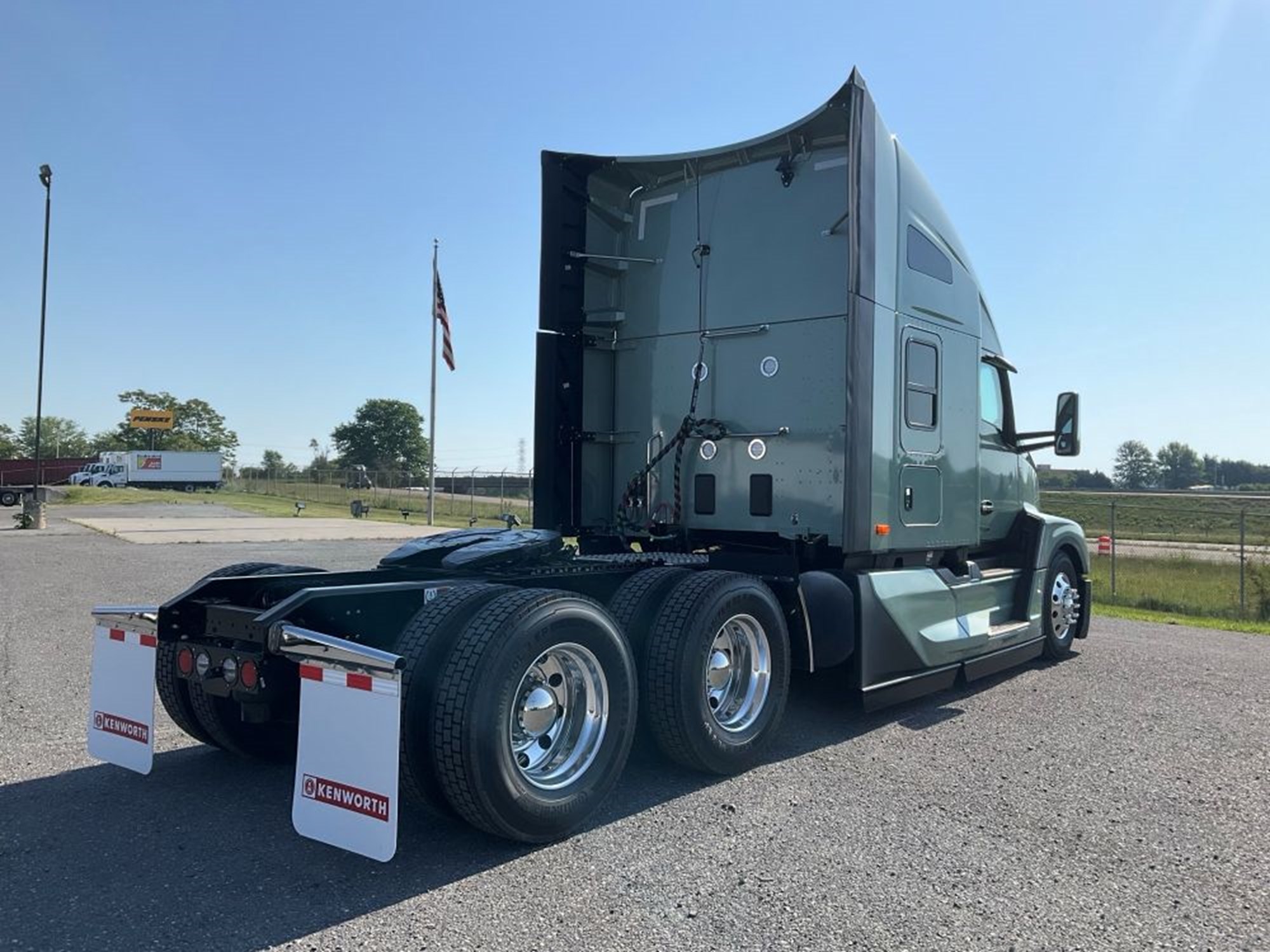2027 Kenworth T680 Next Gen 2027 Kenworth T680 Next Gen - image 4 of 6