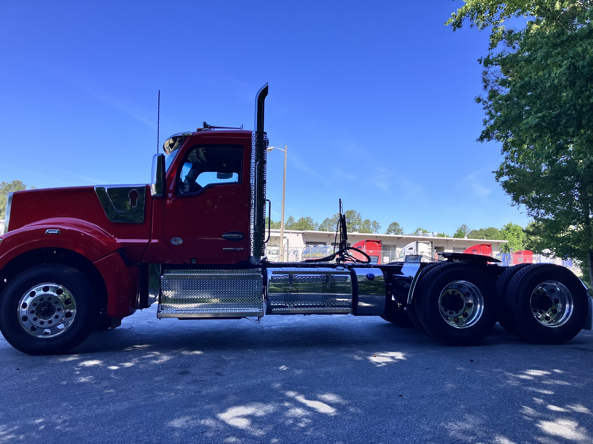 2027 Kenworth W990 in Richmond, VA, VA — photo 2