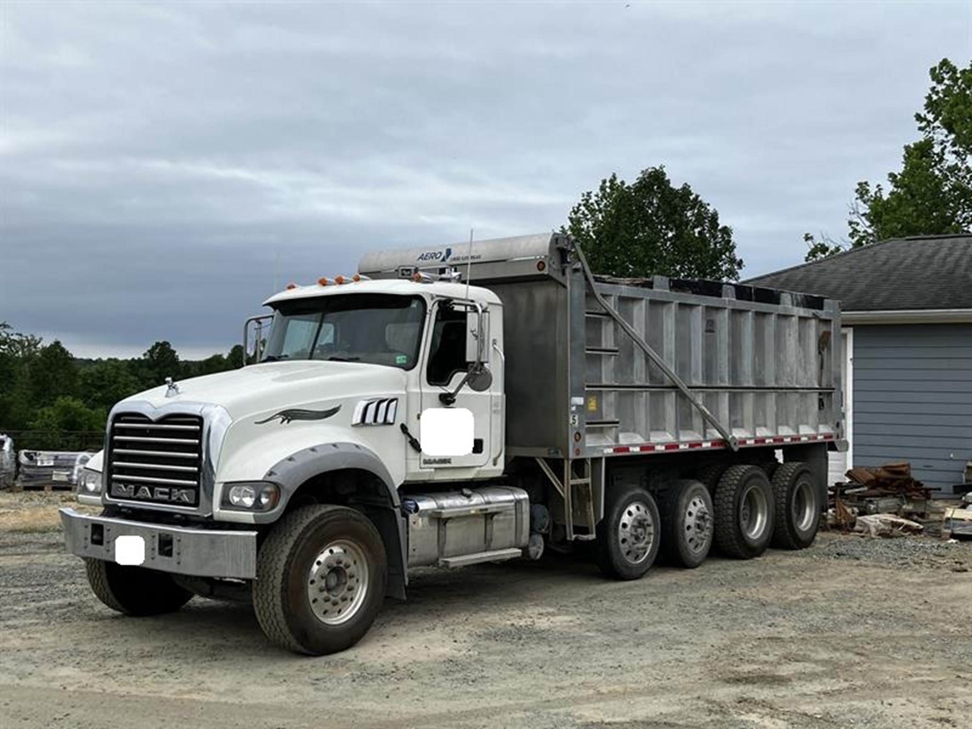 2014 Mack CV713 Granite 2014 Mack CV713 Granite - image 1 of 1