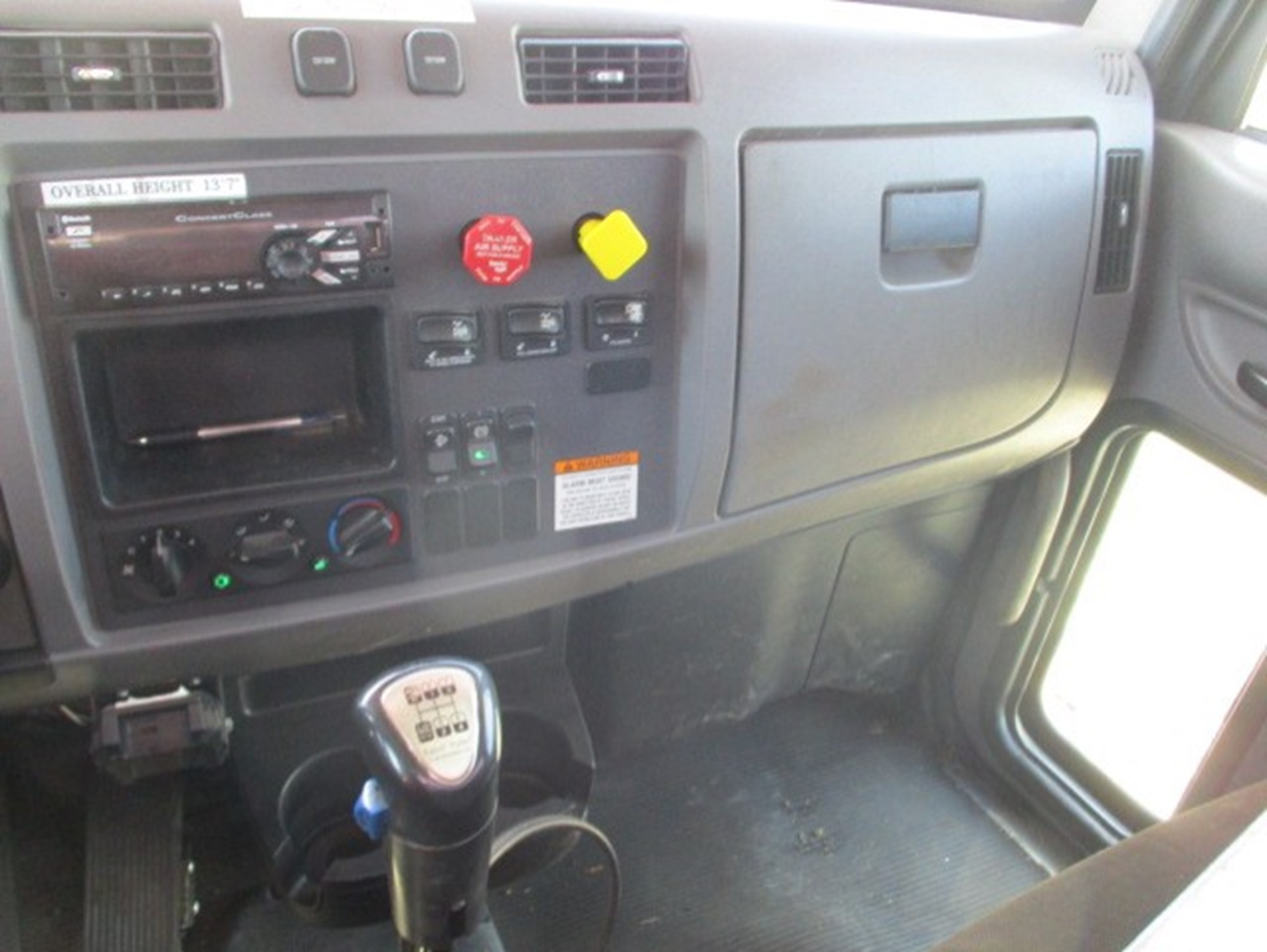 2015 Peterbilt 348 - image 6 of 6