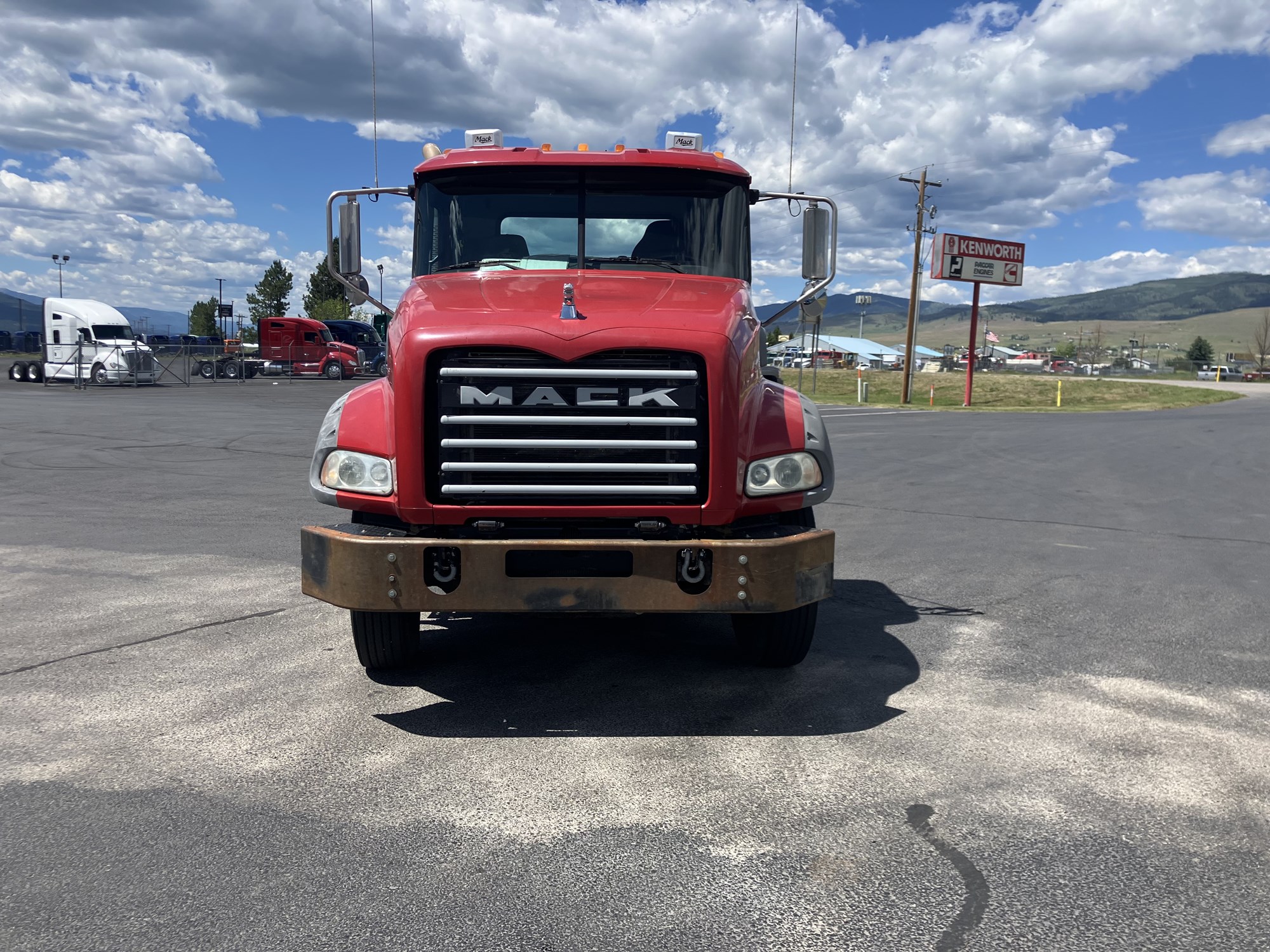 2016 Mack Granite - image 2 of 6
