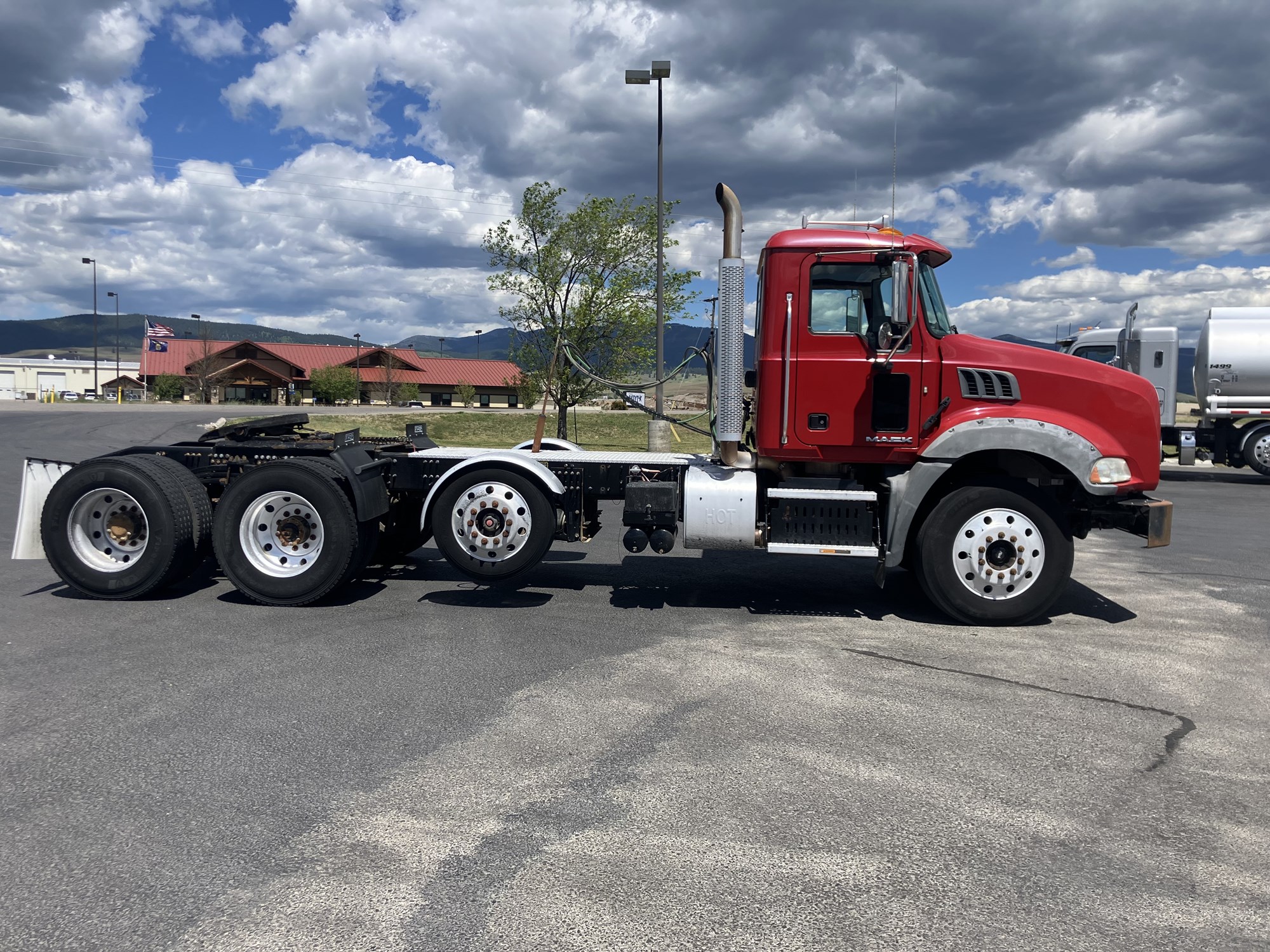 2016 Mack Granite - image 4 of 6