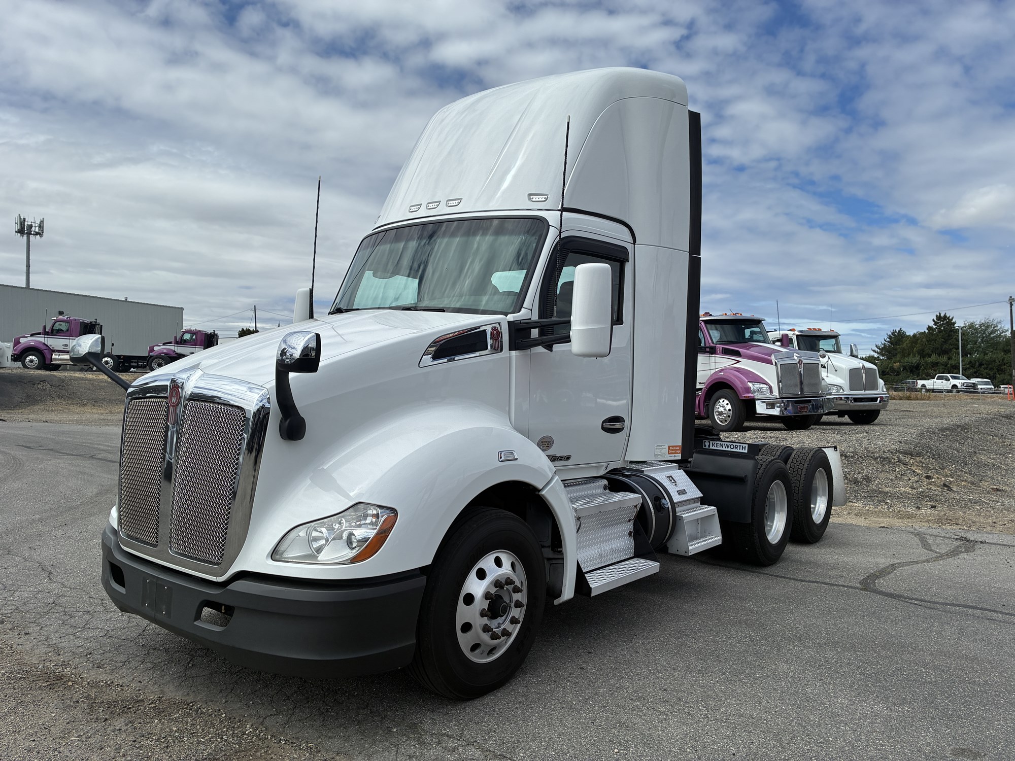 2019 Kenworth T680 2019 Kenworth T680 - image 1 of 6